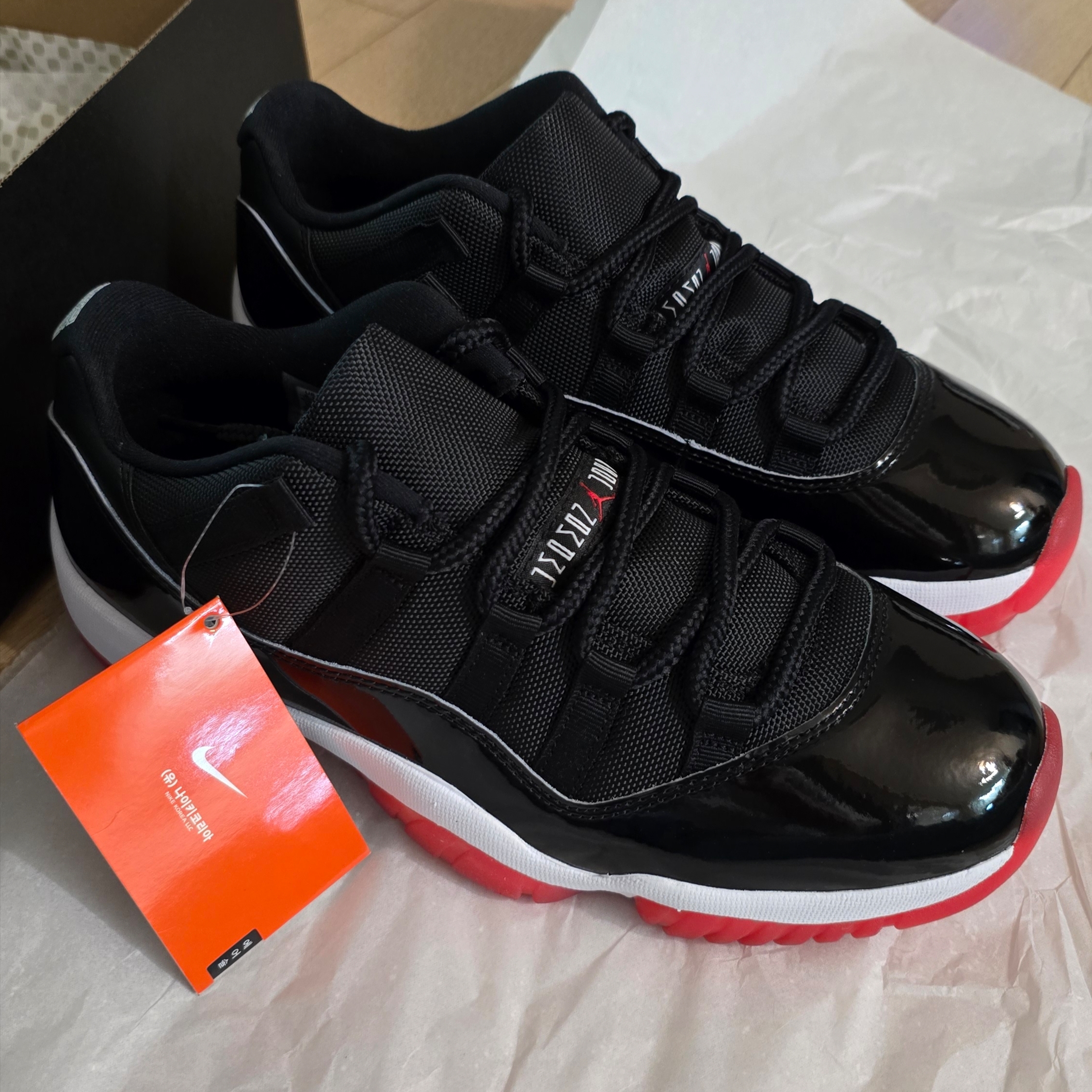 Jordan 11 Retro Low Bred 2025 착용 스타일 - 3