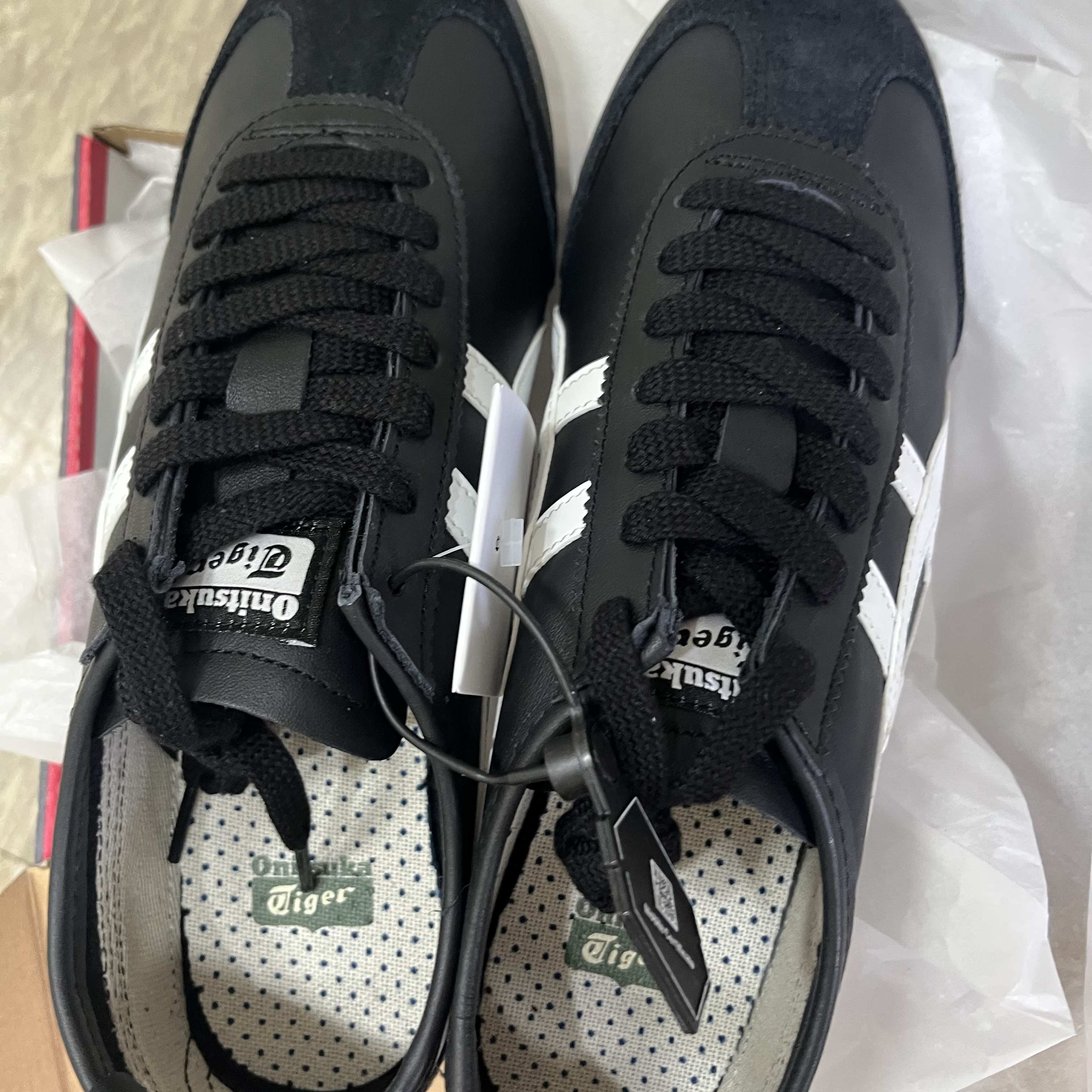 Onitsuka Tiger Mexico 66 Black White 착용 스타일 - 2