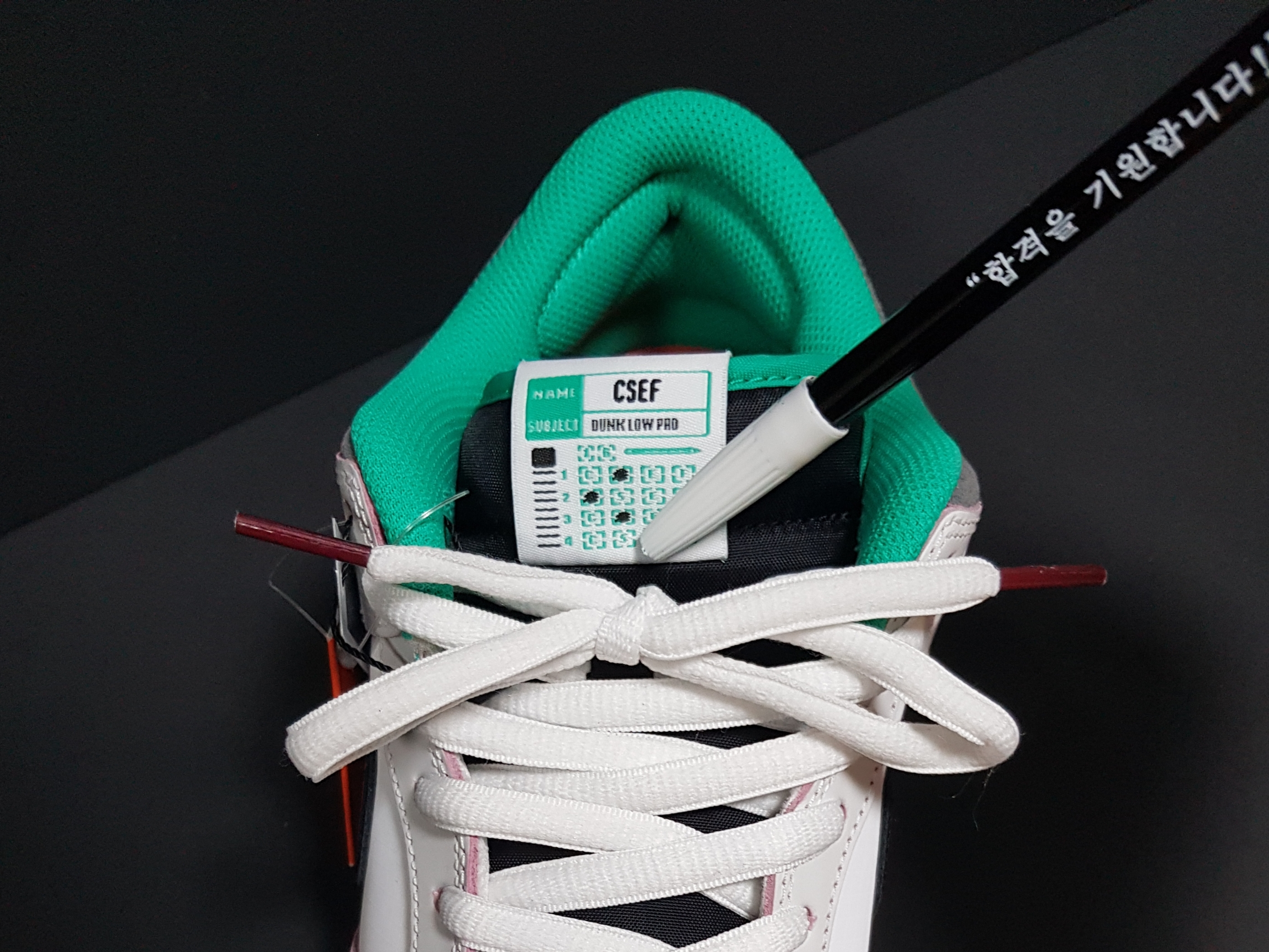 Nike x CSEF SB Dunk Low Pro White and Black 착용 스타일 - 4