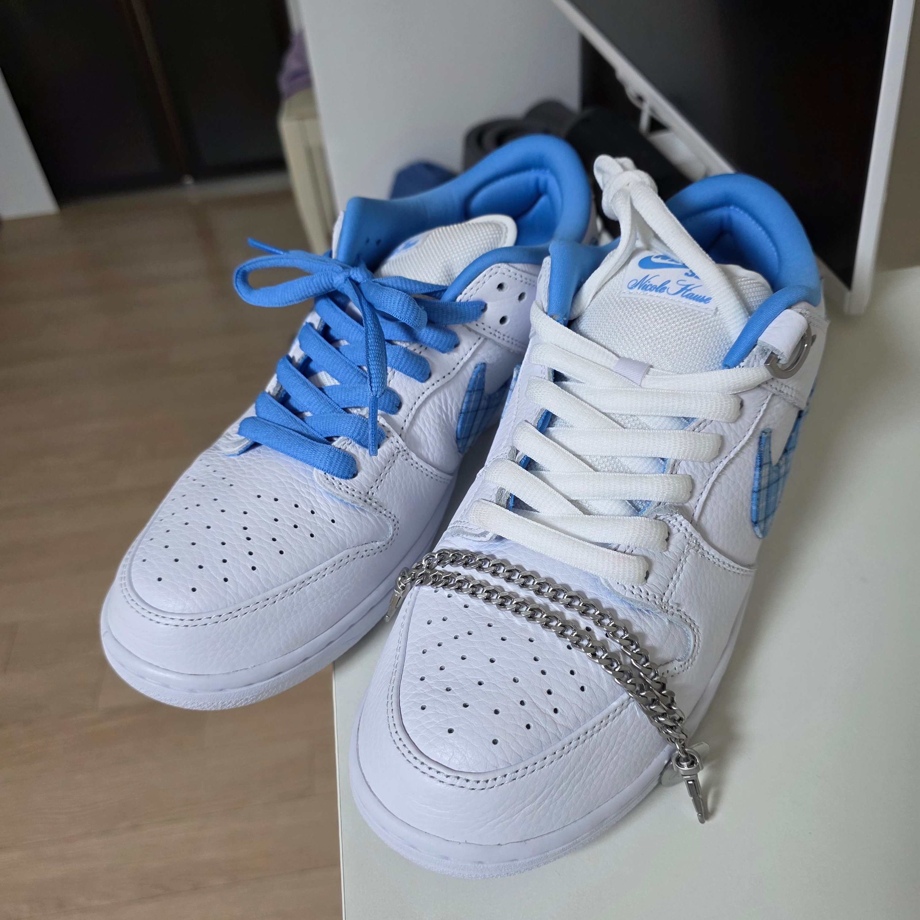 Nike x Nicole Hause SB Dunk Low Pro White and University Blue 착용 스타일