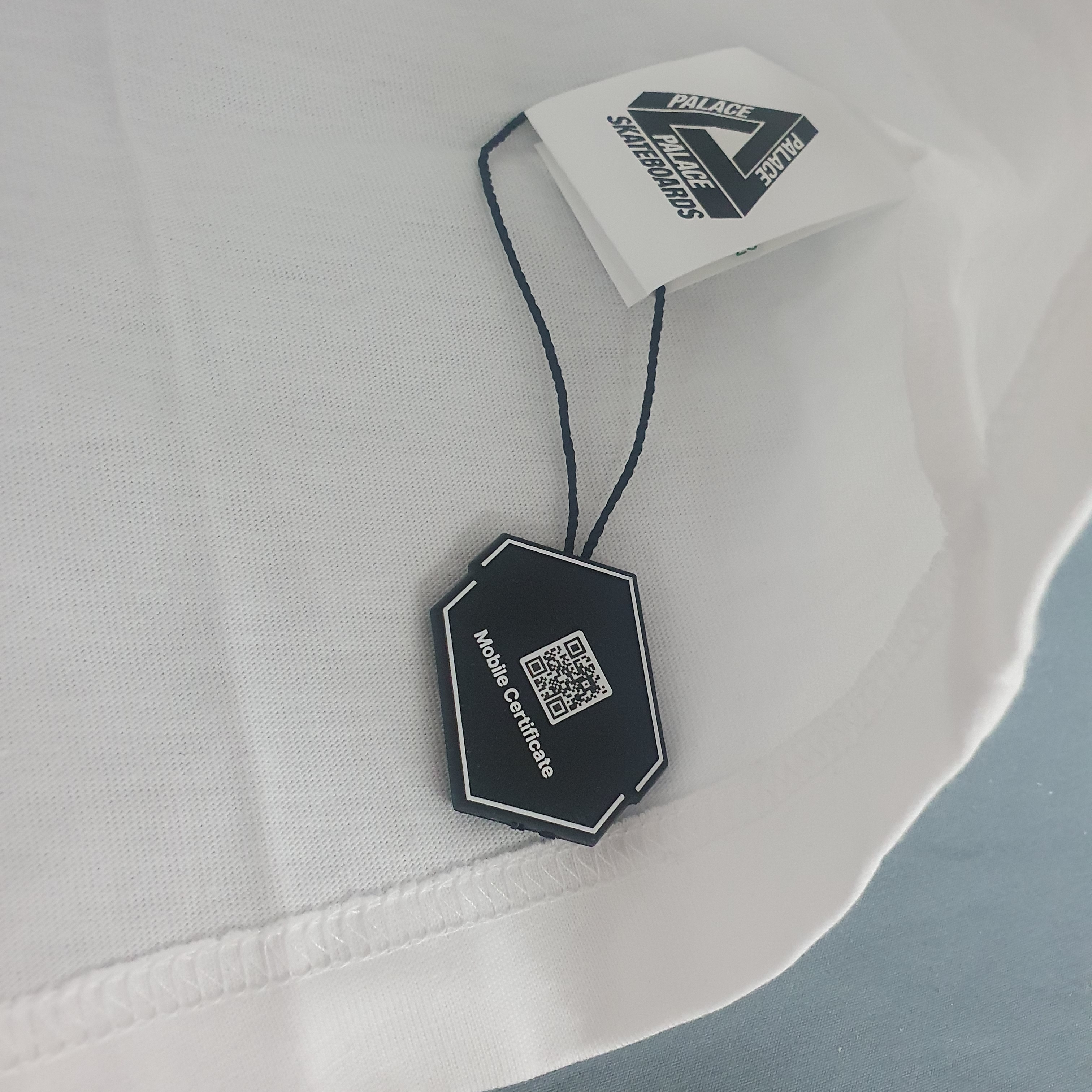 Palace Racey T-Shirt White - 25SS 착용 스타일 - 3