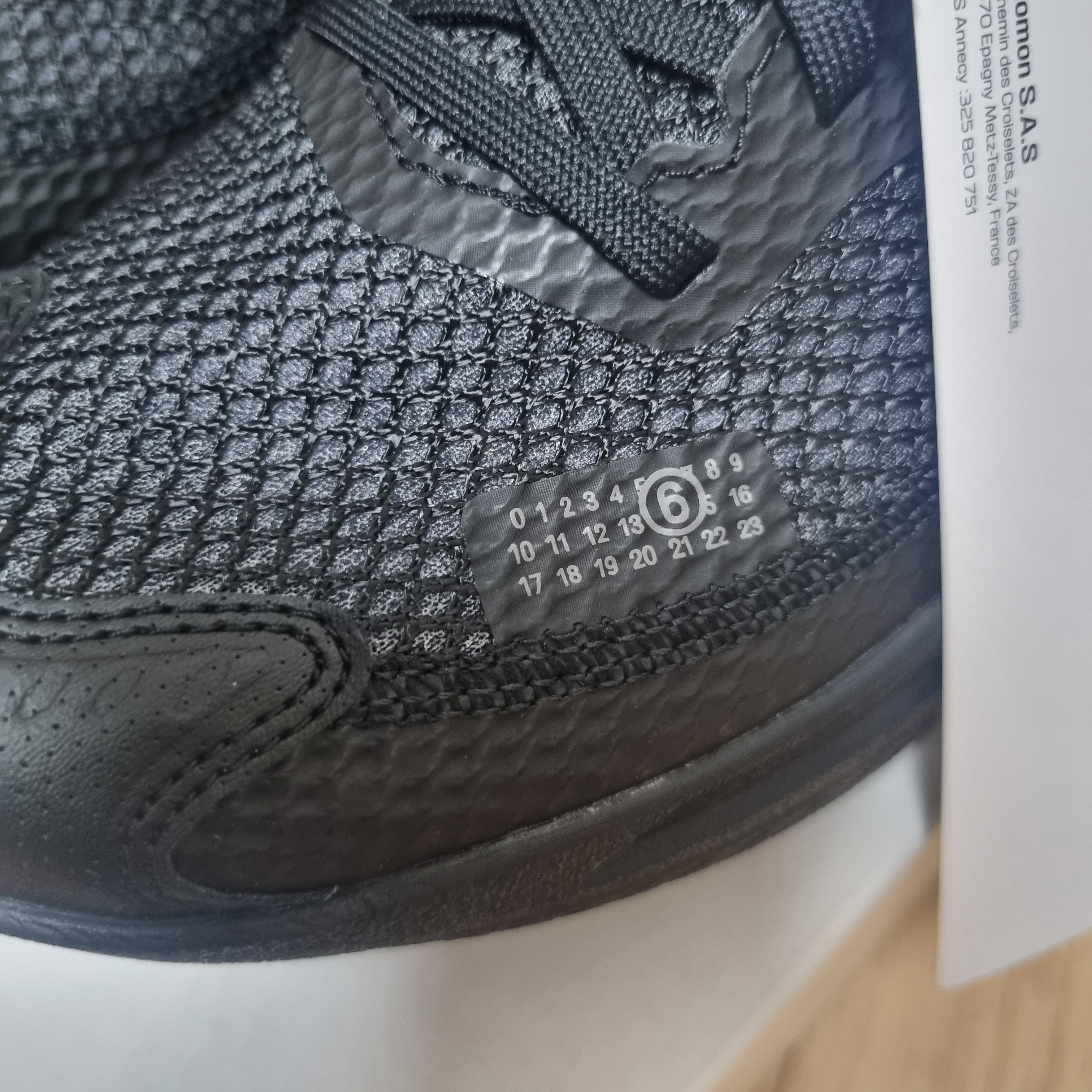 Salomon x MM6 Maison Margiela Spectur 2 Black Pewter 착용 스타일 - 2