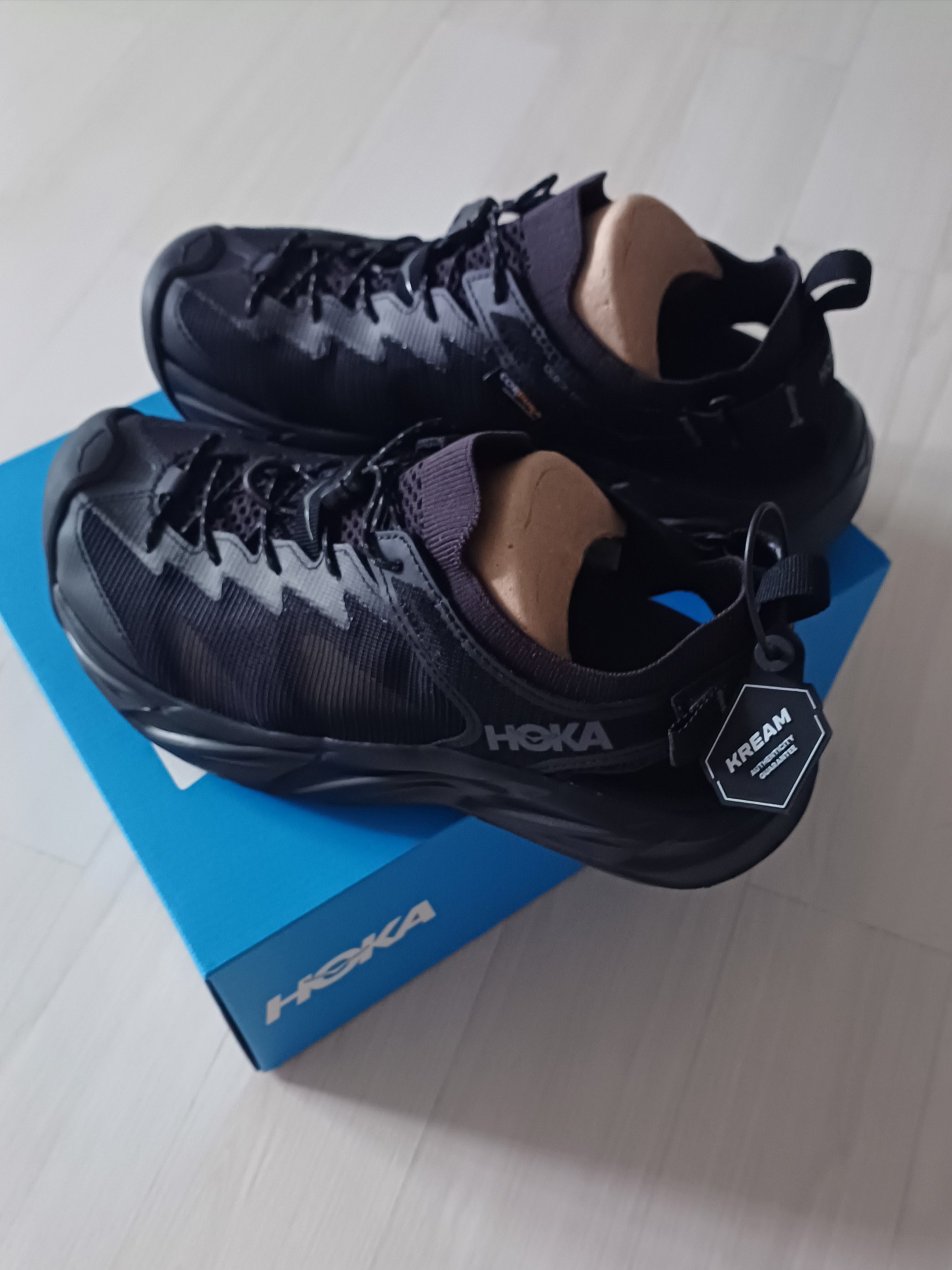 Hoka Hopara 2 Black 착용 스타일
