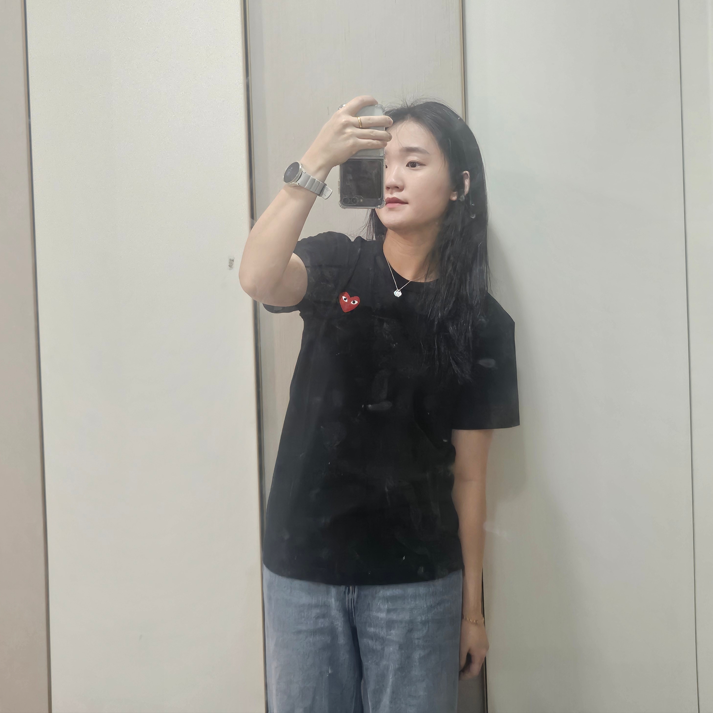 Play Comme des Garcons Red Heart T-Shirt Black 착용 스타일