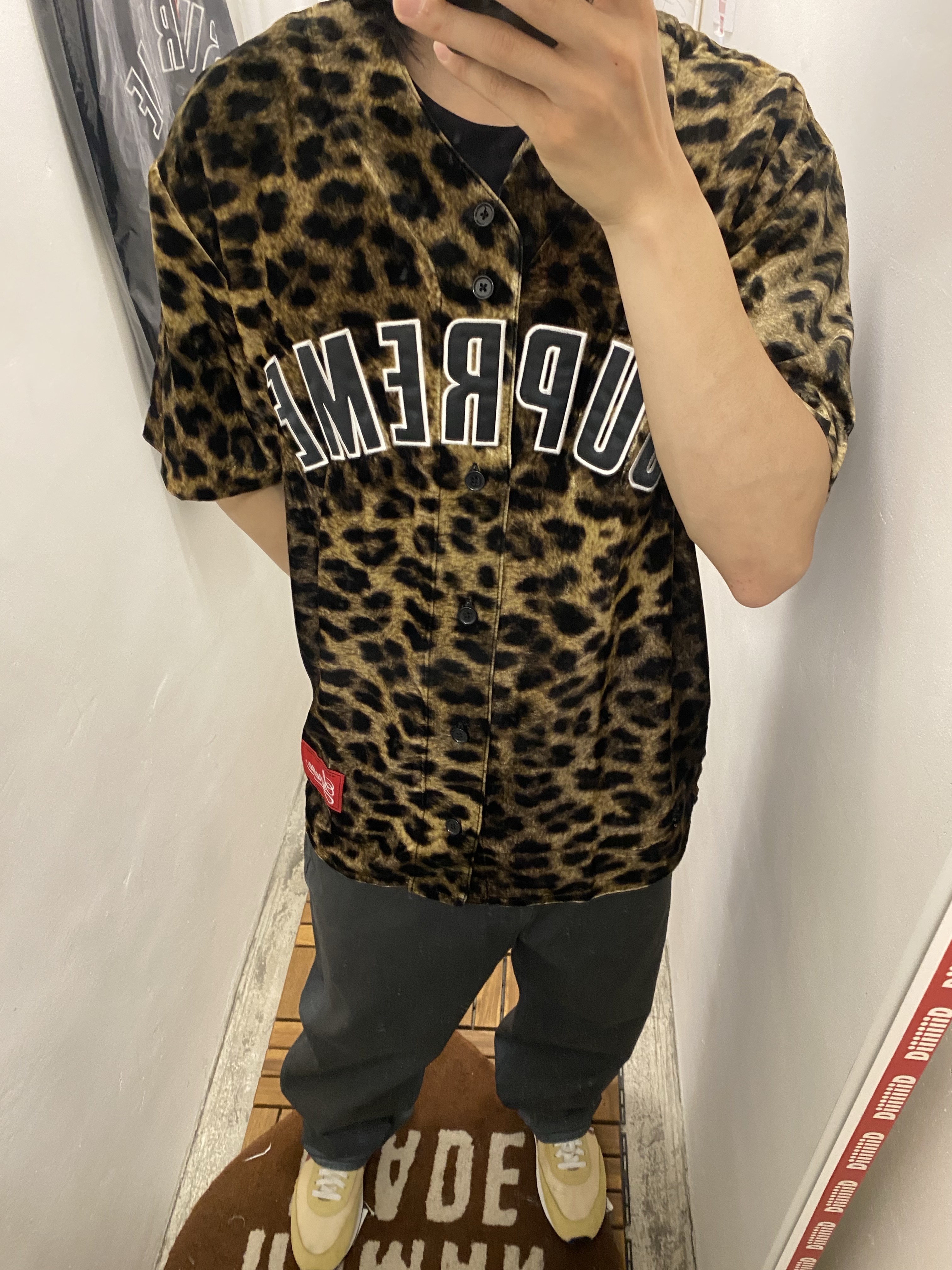 Supreme Velvet Baseball Jersey Leopard - 25SS, Nike Daybreak SP Topaz Gold 착용 스타일 - 2
