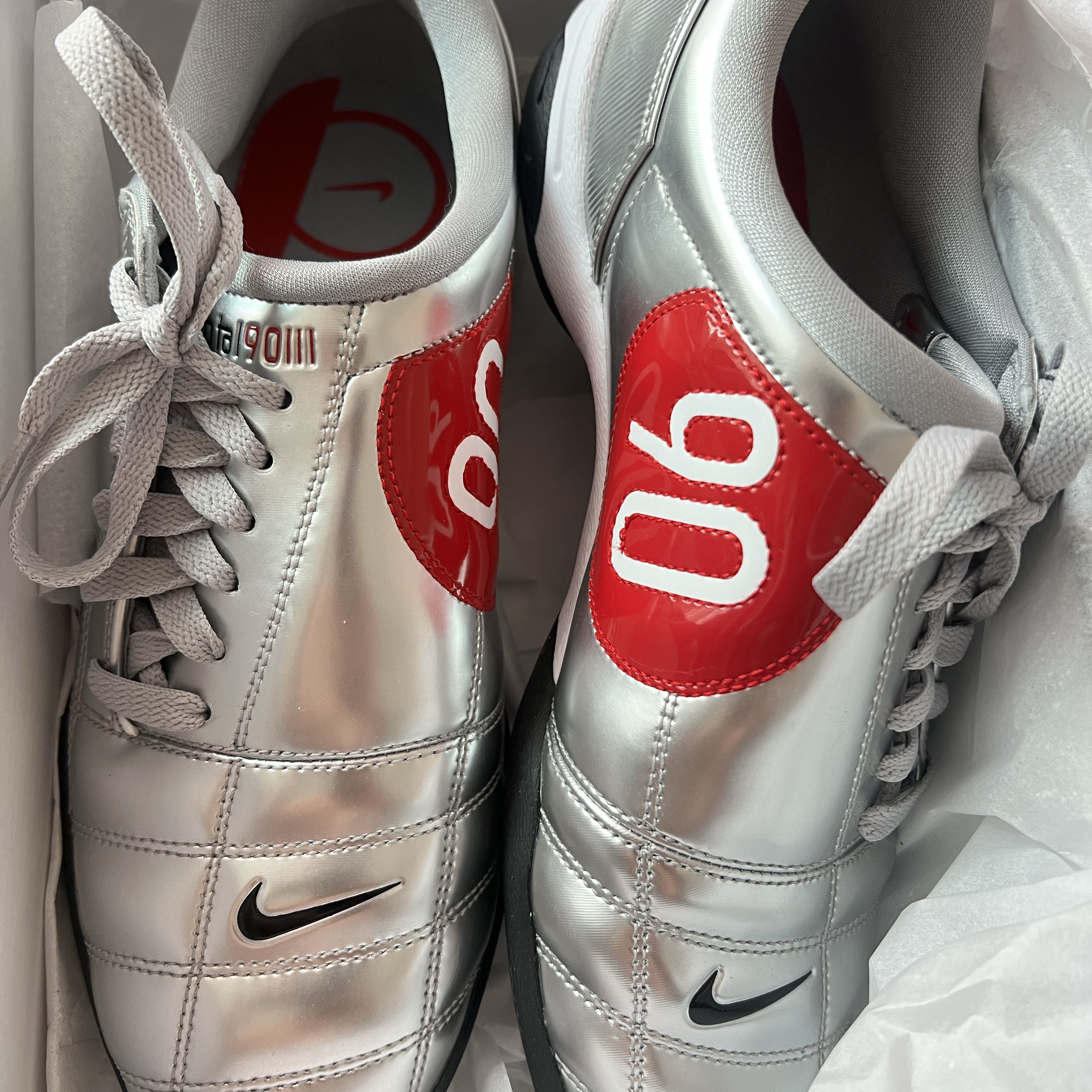 Nike Total 90 III SP Metallic Silver and Black 착용 스타일