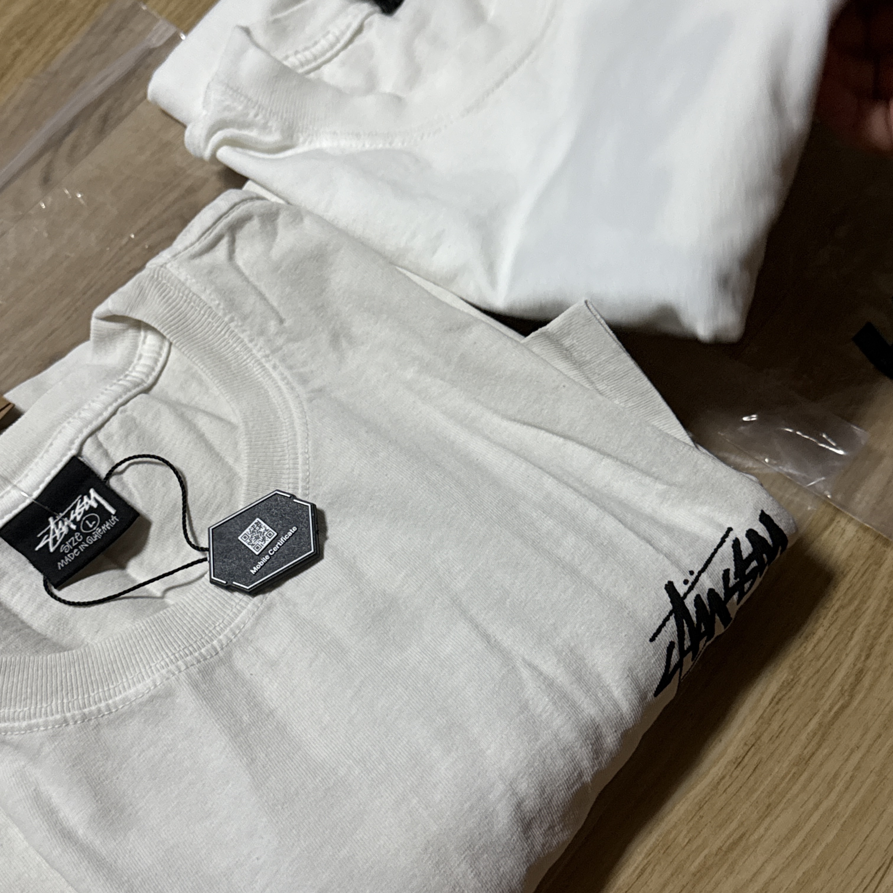 Stussy 8 Ball Pigment Dyed T-Shirt Natural 착용 스타일 - 2