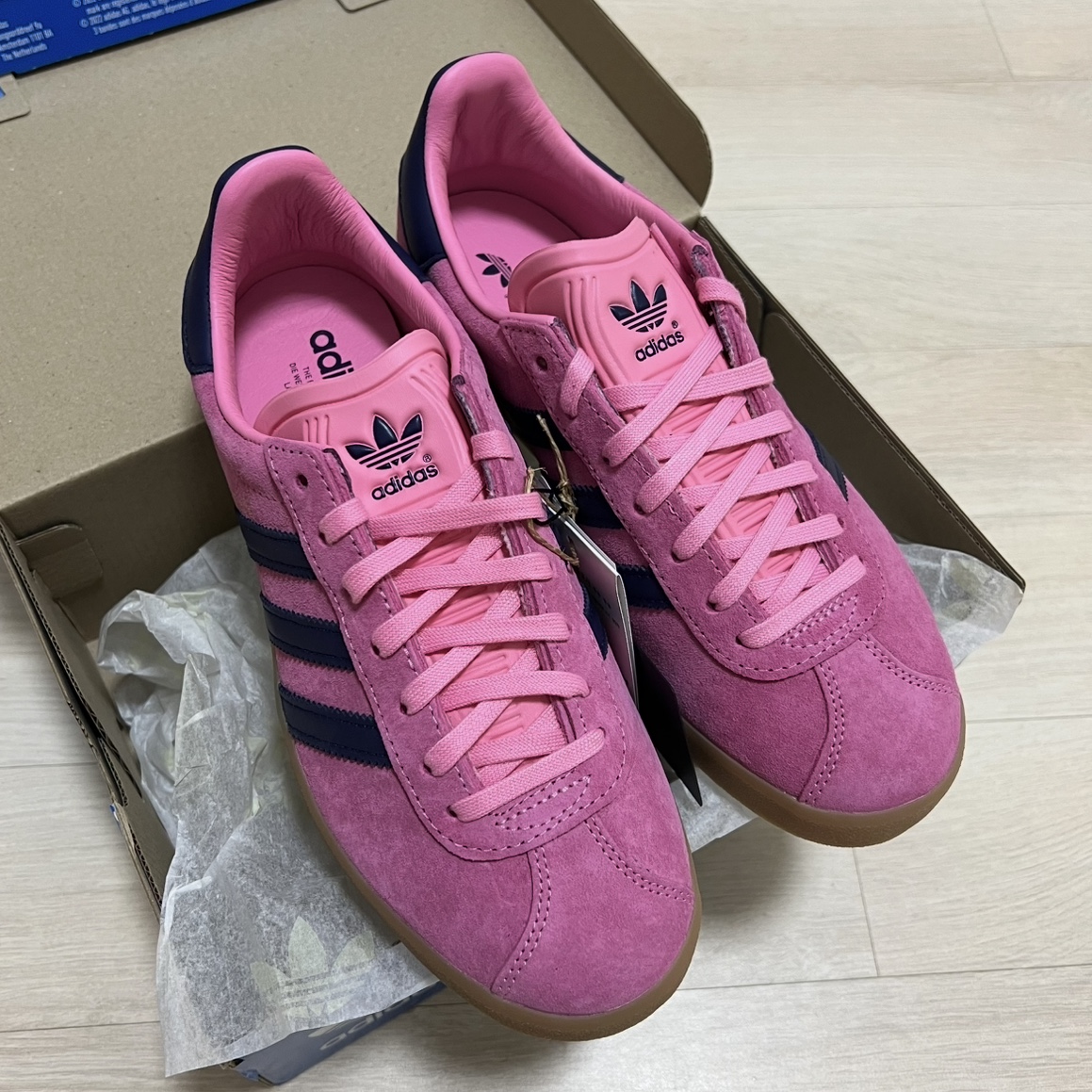 Adidas Gazelle 85 Bliss Pink Dark Blue 착용 스타일 - 1