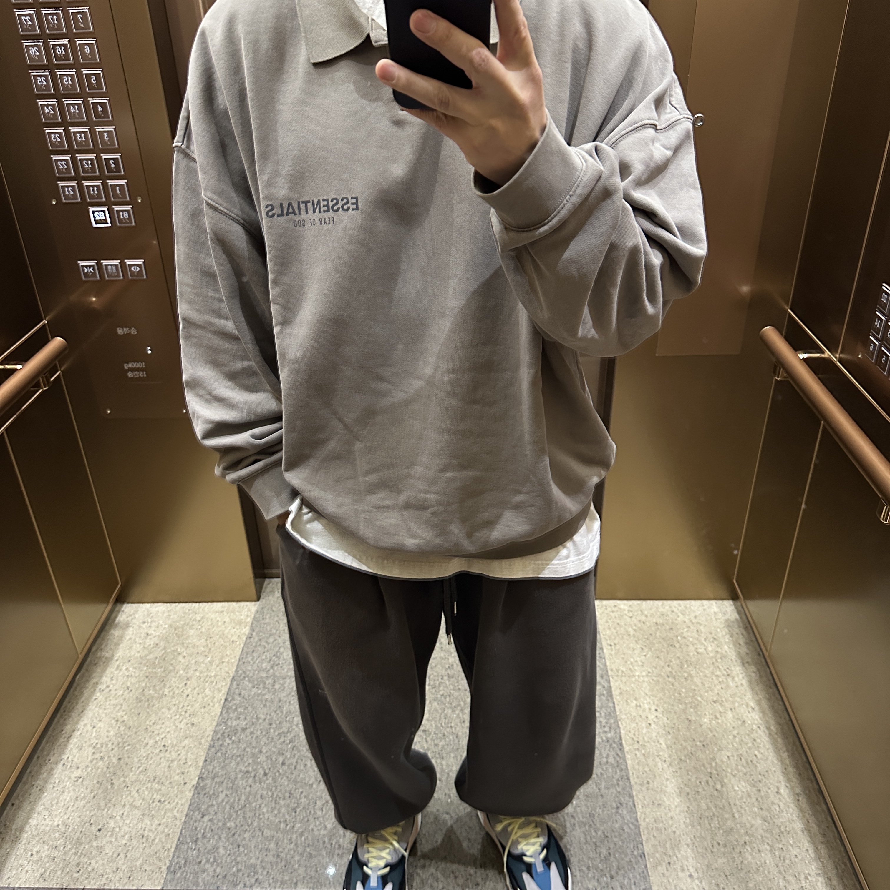 Essentials Long Sleeve Boxy Polo Cement - 20FW, Adidas Yeezy Boost 700 Wave Runner Solid Grey 2021/2022 착용 스타일