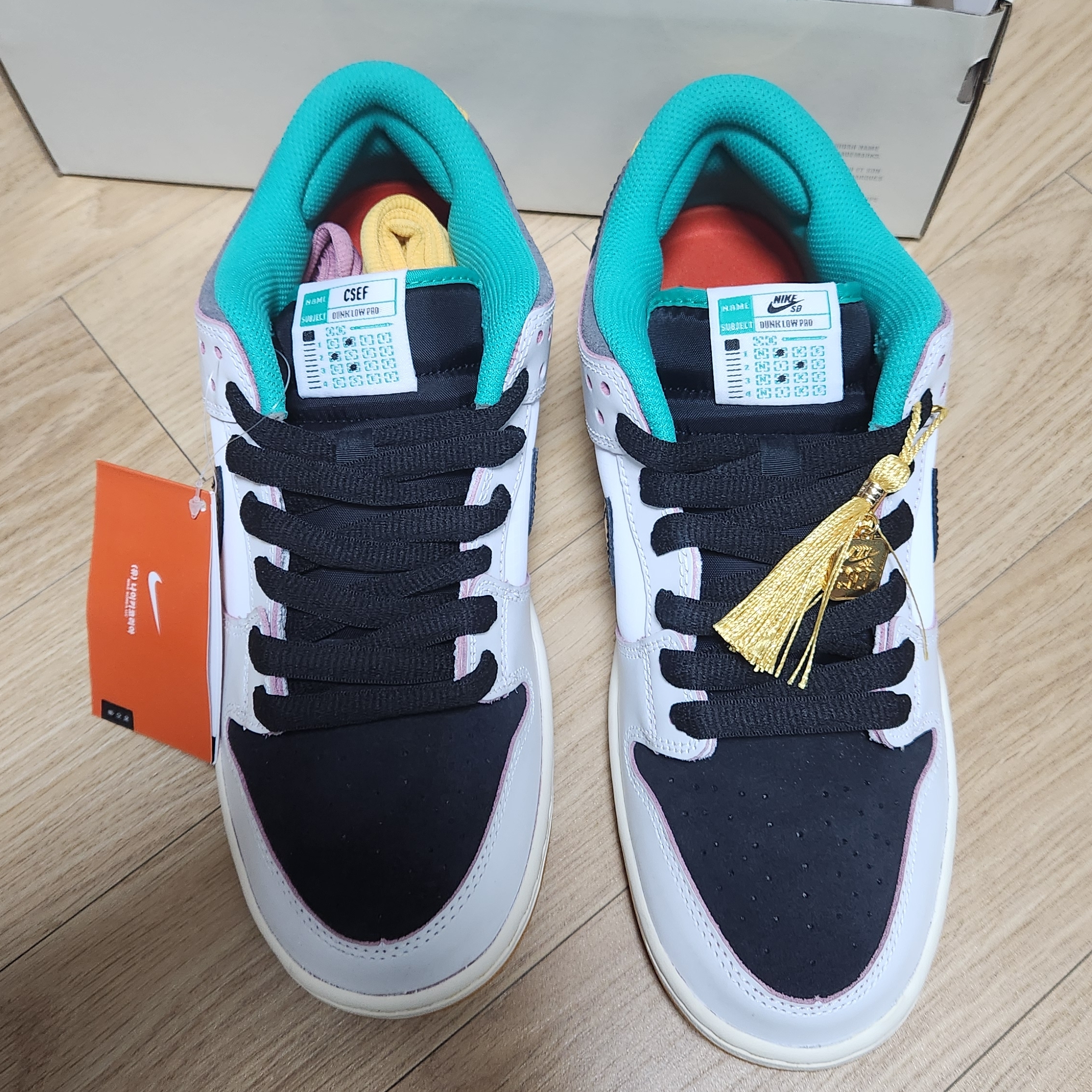 Nike x CSEF SB Dunk Low Pro White and Black 착용 스타일