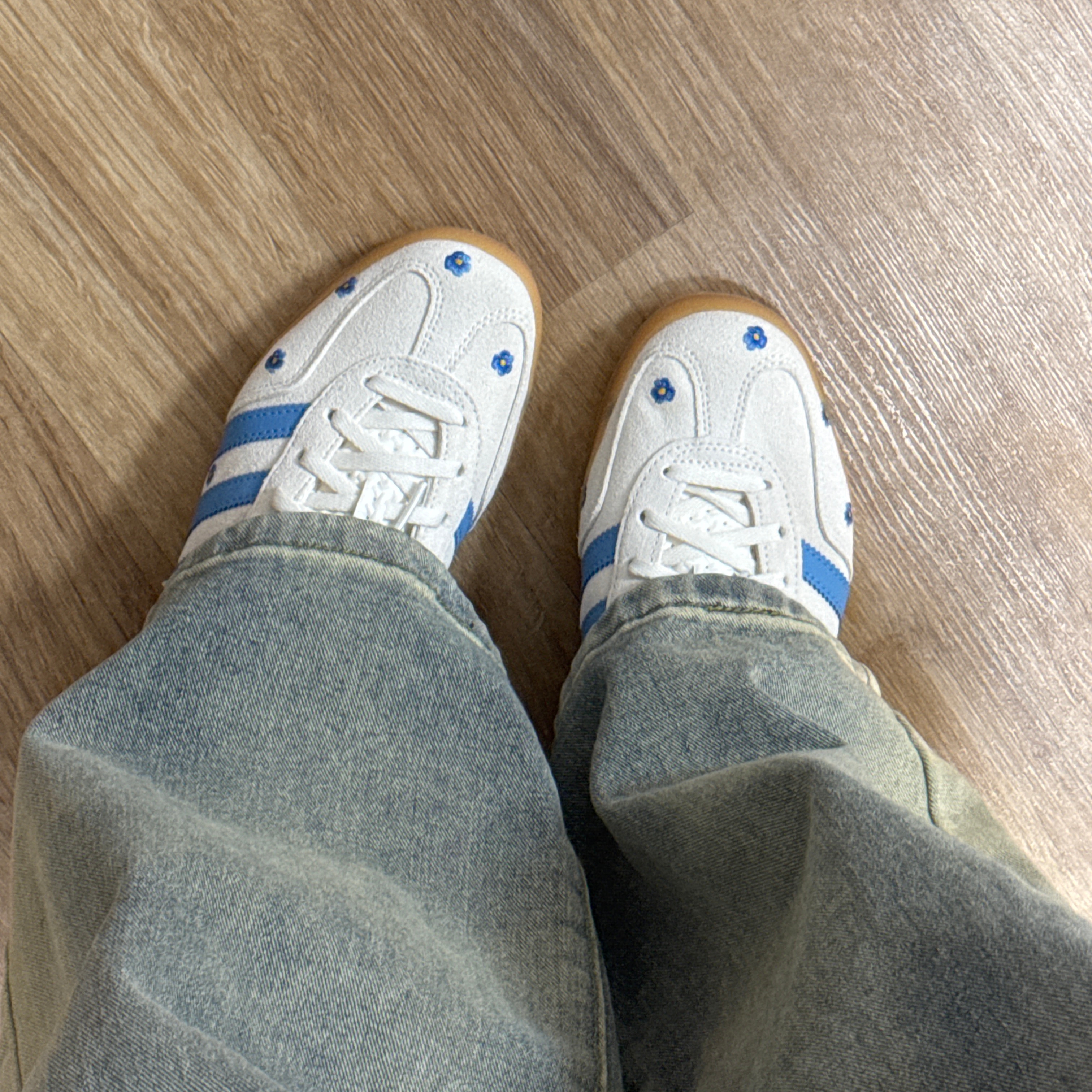 (W) Adidas Gazelle Indoor Cloud White Light Blue Gum 착용 스타일 - 1