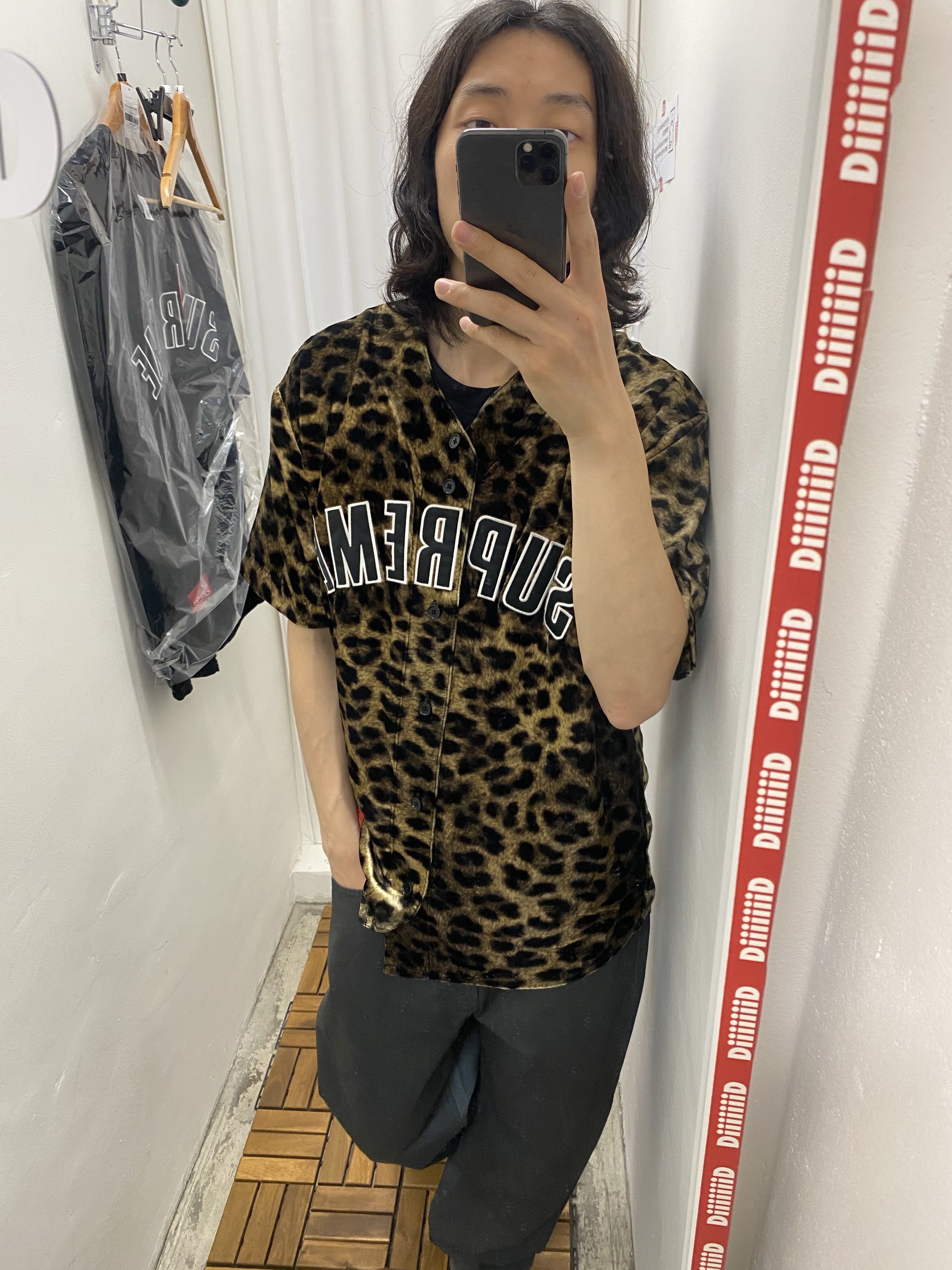 Supreme Velvet Baseball Jersey Leopard - 25SS, Nike Daybreak SP Topaz Gold 착용 스타일 - 4