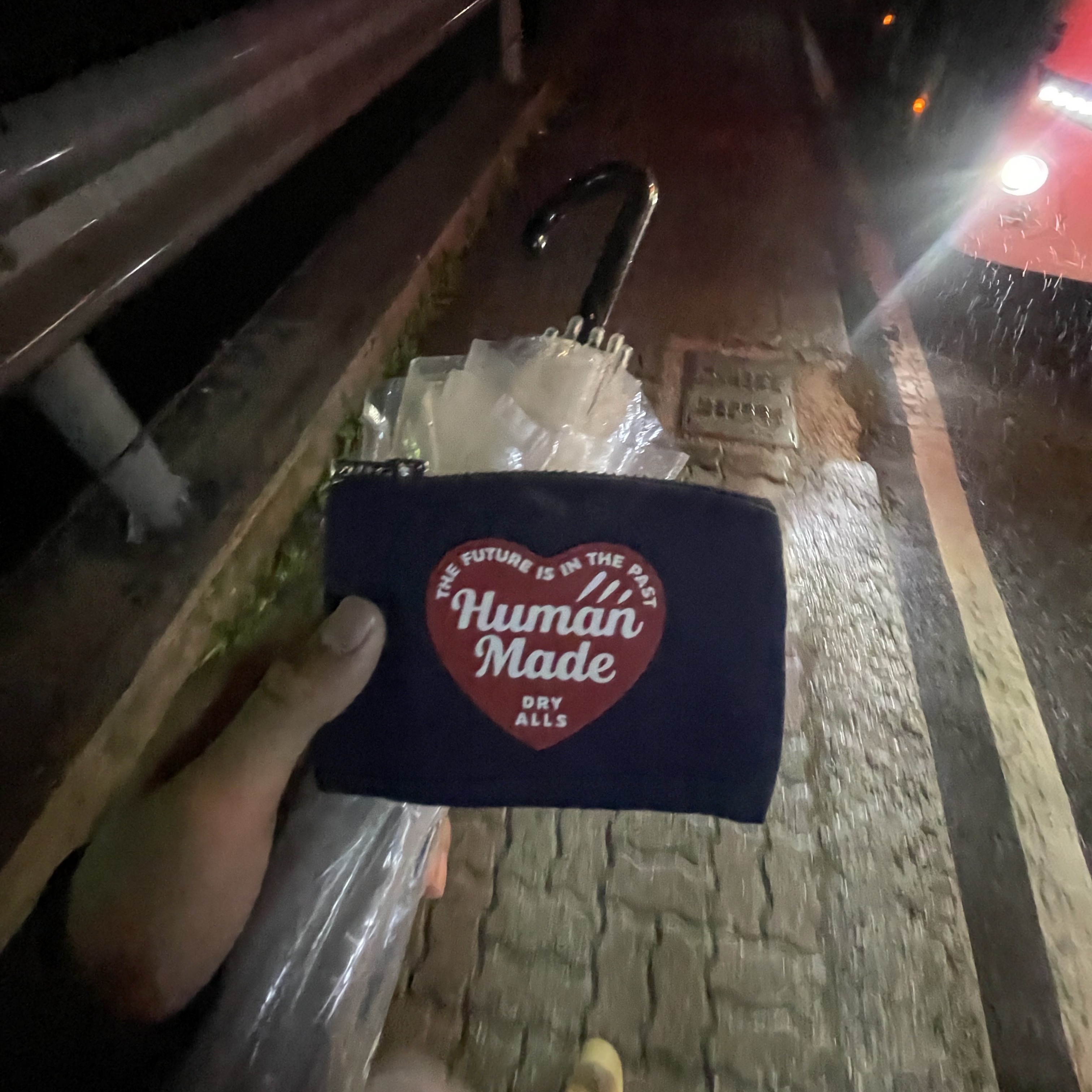 Human Made Card Case Navy 착용 스타일