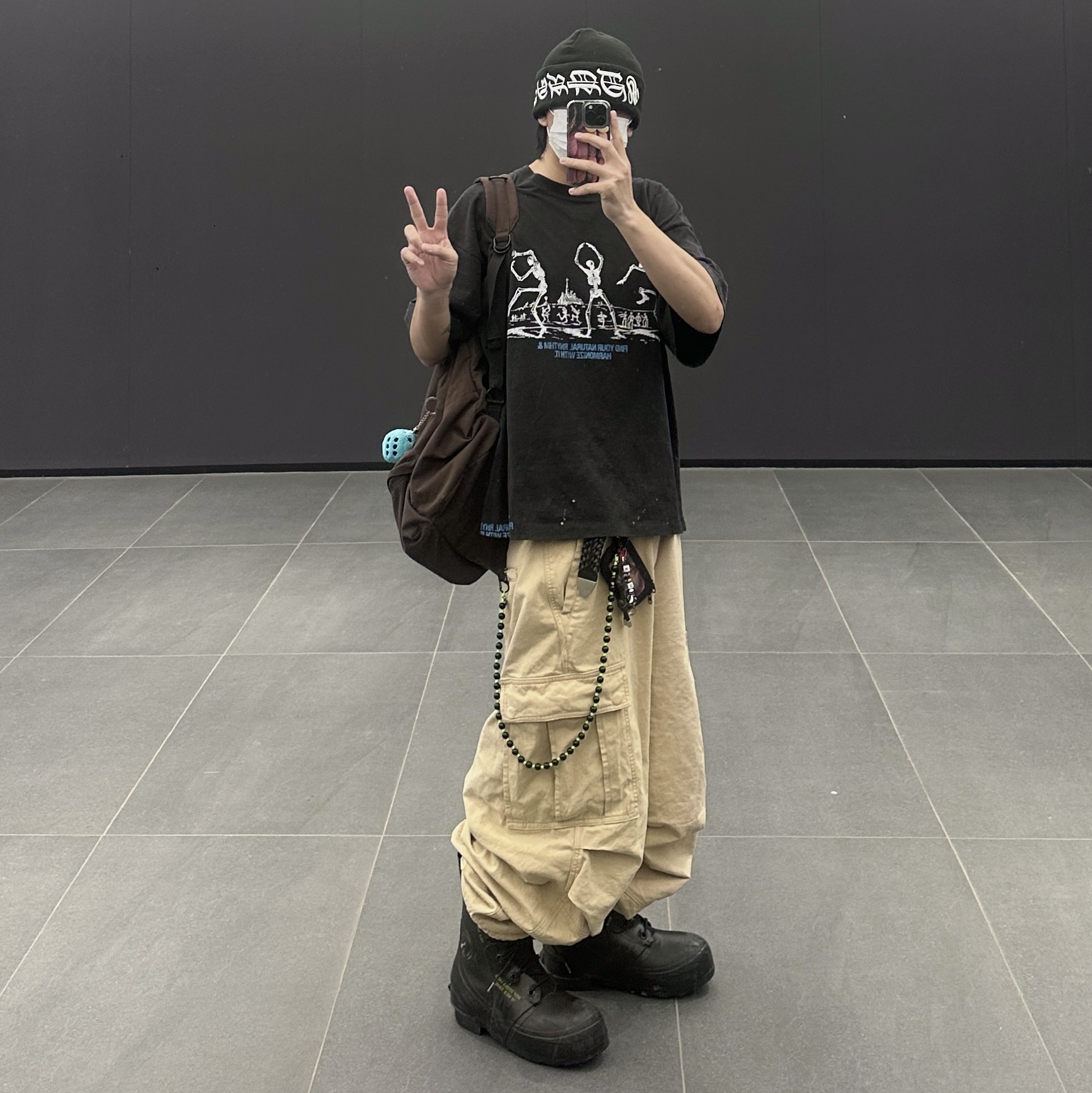 NOD Stone Washed Cargo Pants Beige, Supreme New Era Blackletter Beanie Black - 25SS 착용 스타일 - 1