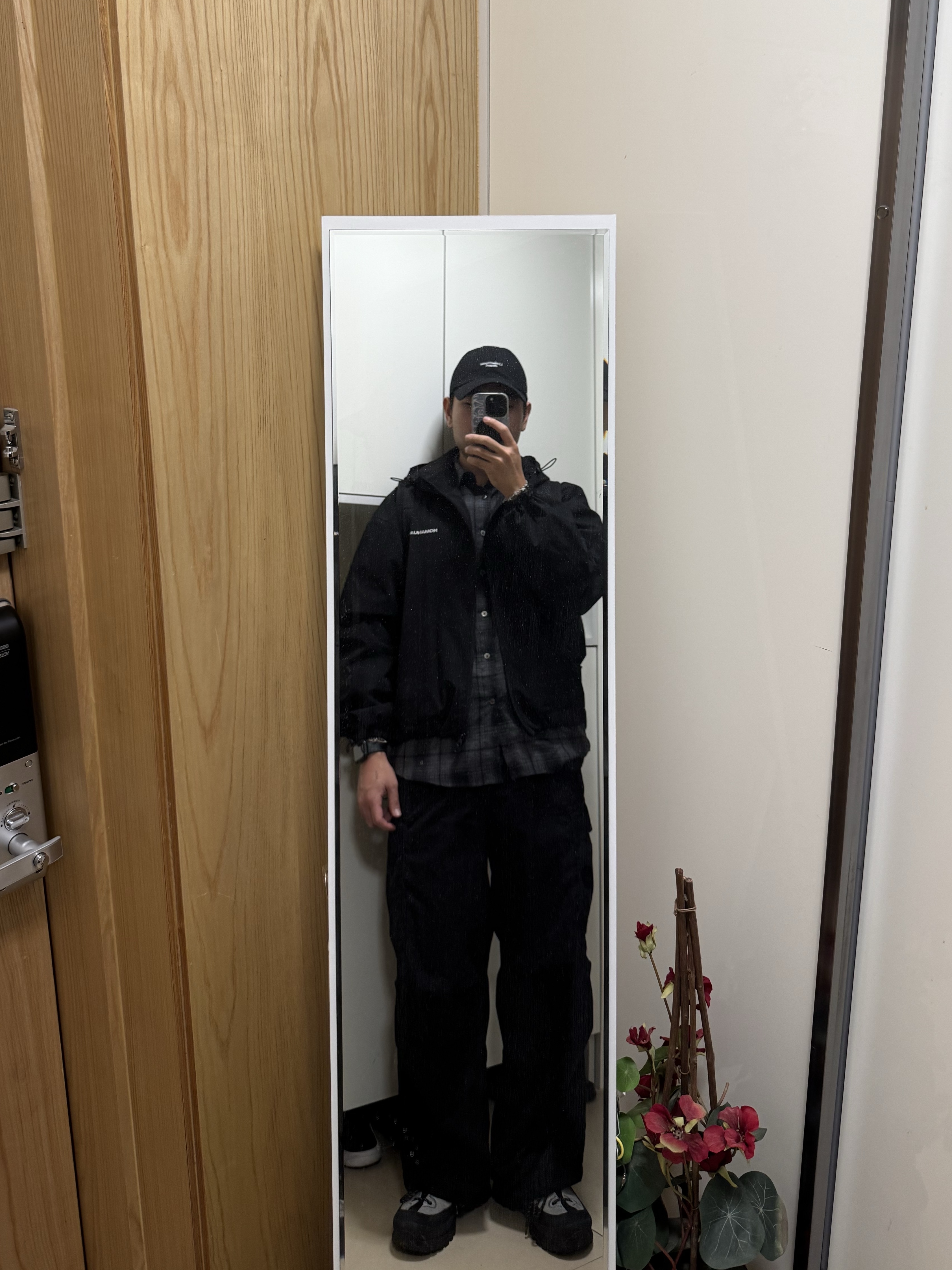 Kinchi x Vatoz Zig Grey 착용 스타일