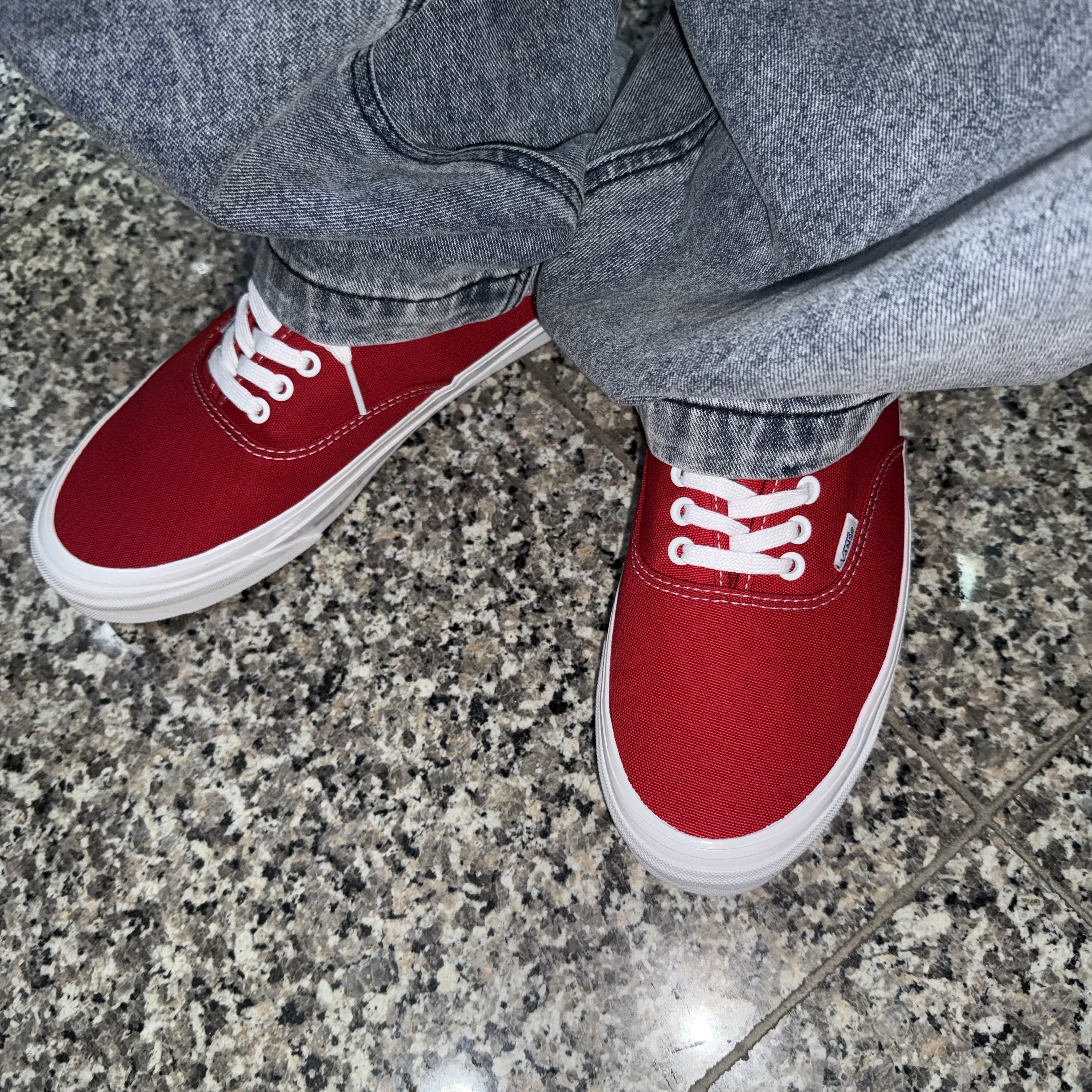 Vans Vault OG Authentic LX Red 착용 스타일