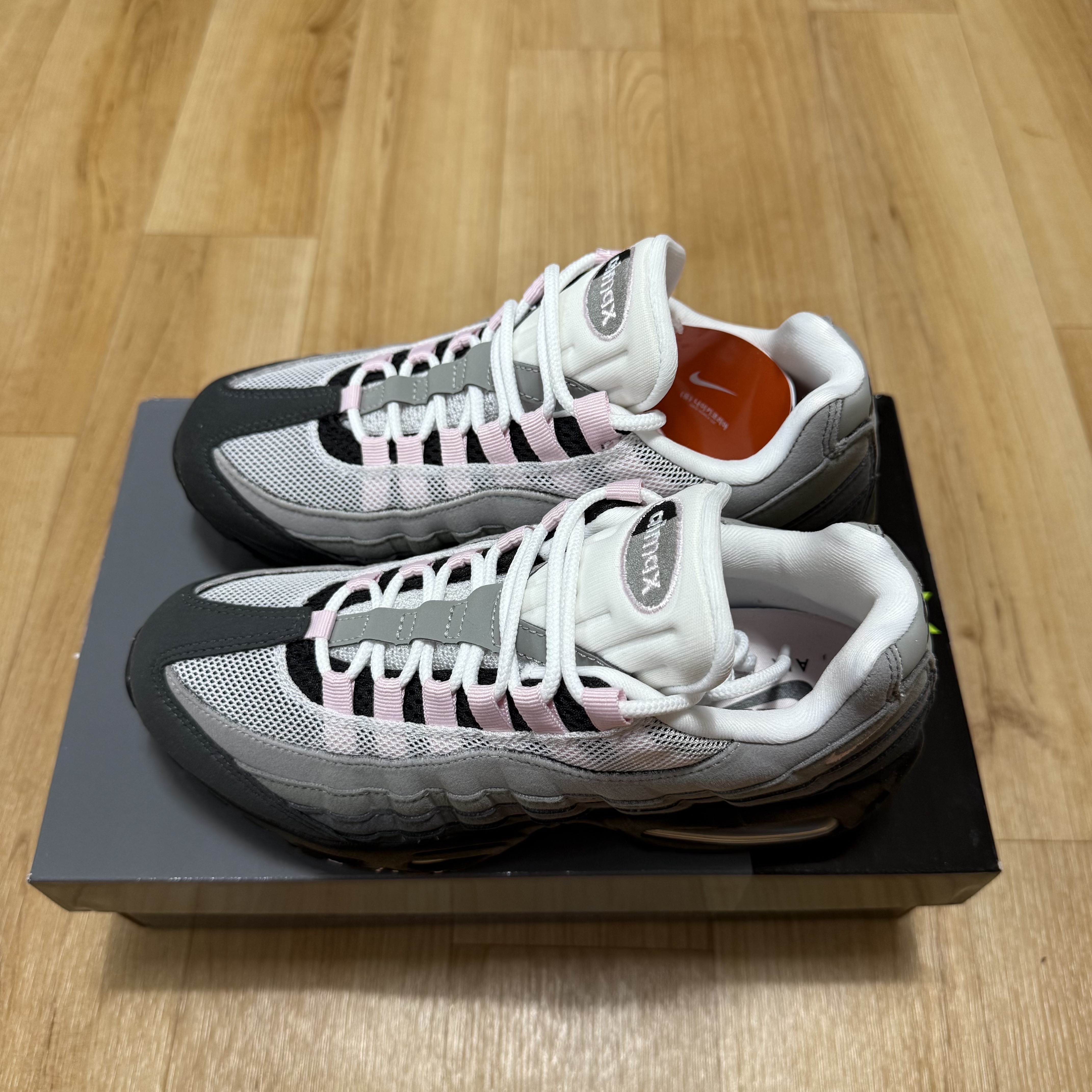 (W) Nike Air Max 95 Pink Foam 착용 스타일 - 2
