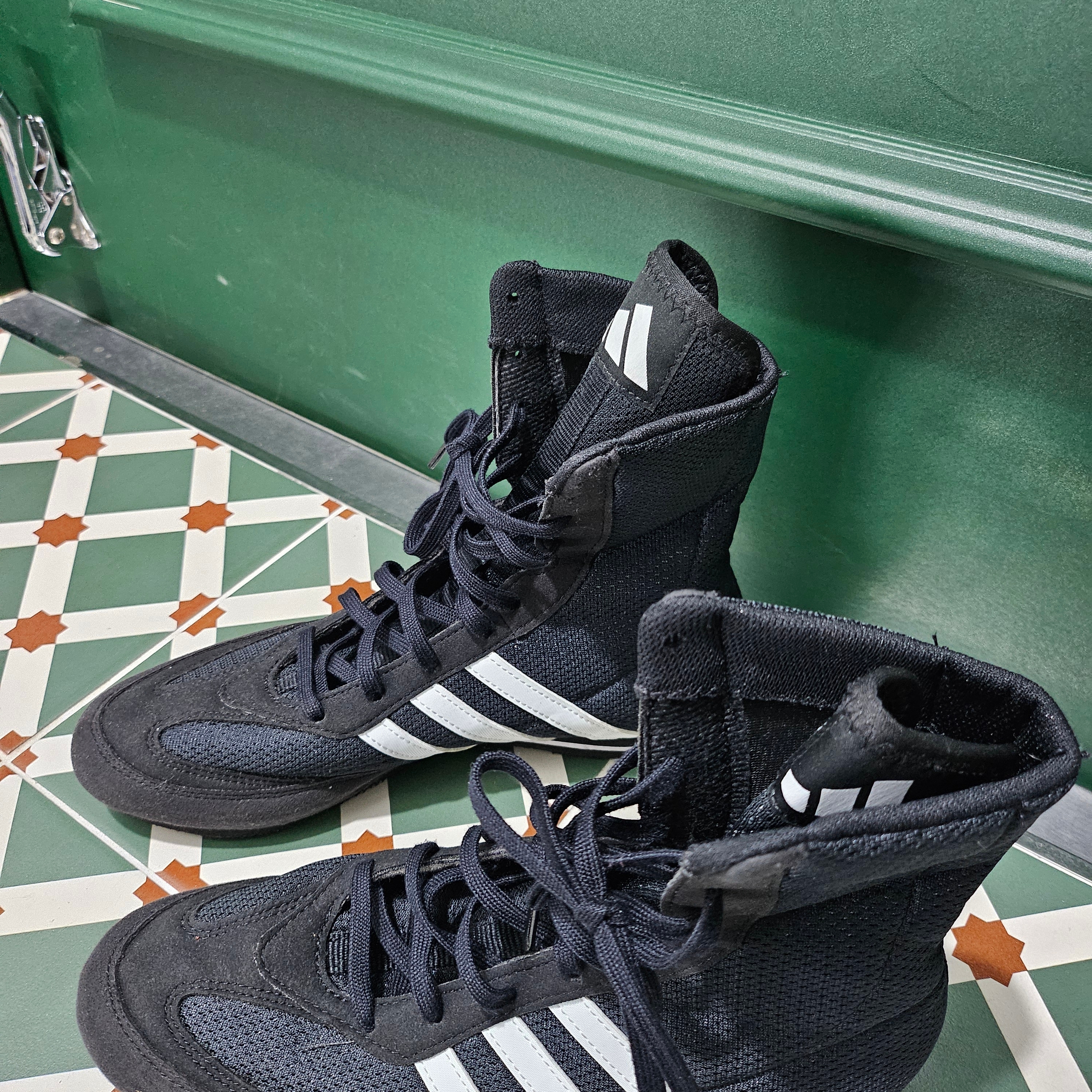 Adidas Box Hog 2.0 Boots Core Black Cloud White 착용 스타일