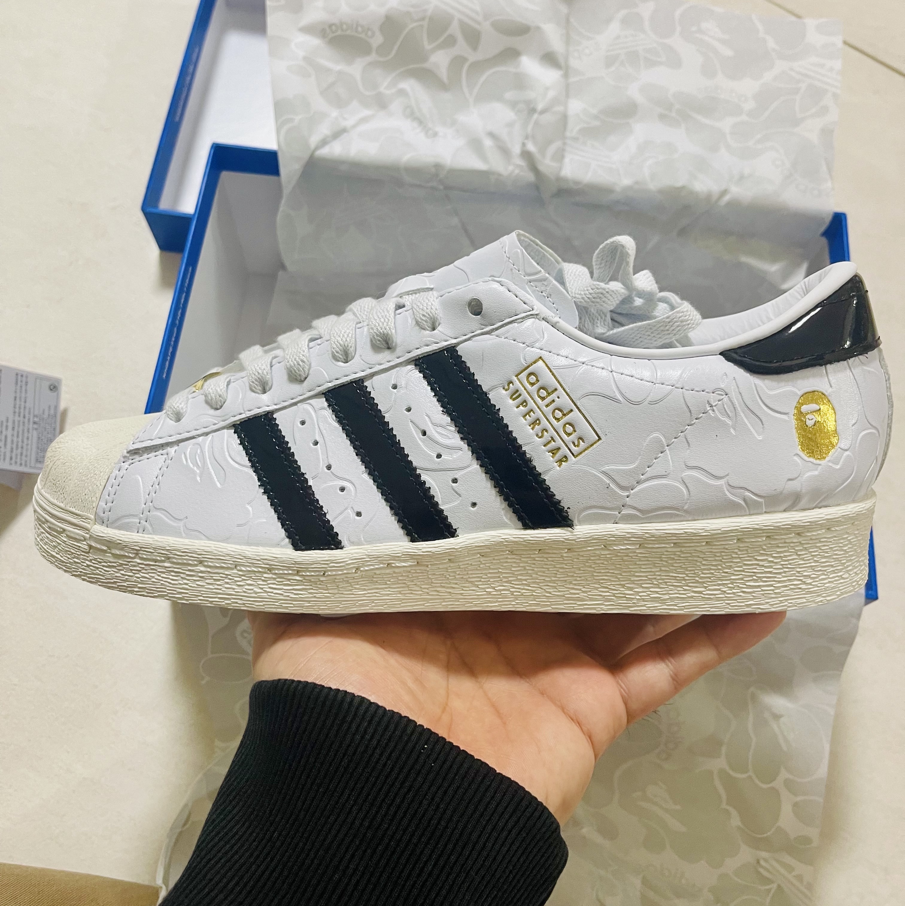 Adidas x BAPE Superstar Vintage Cloud White Core Black 착용 스타일 - 2