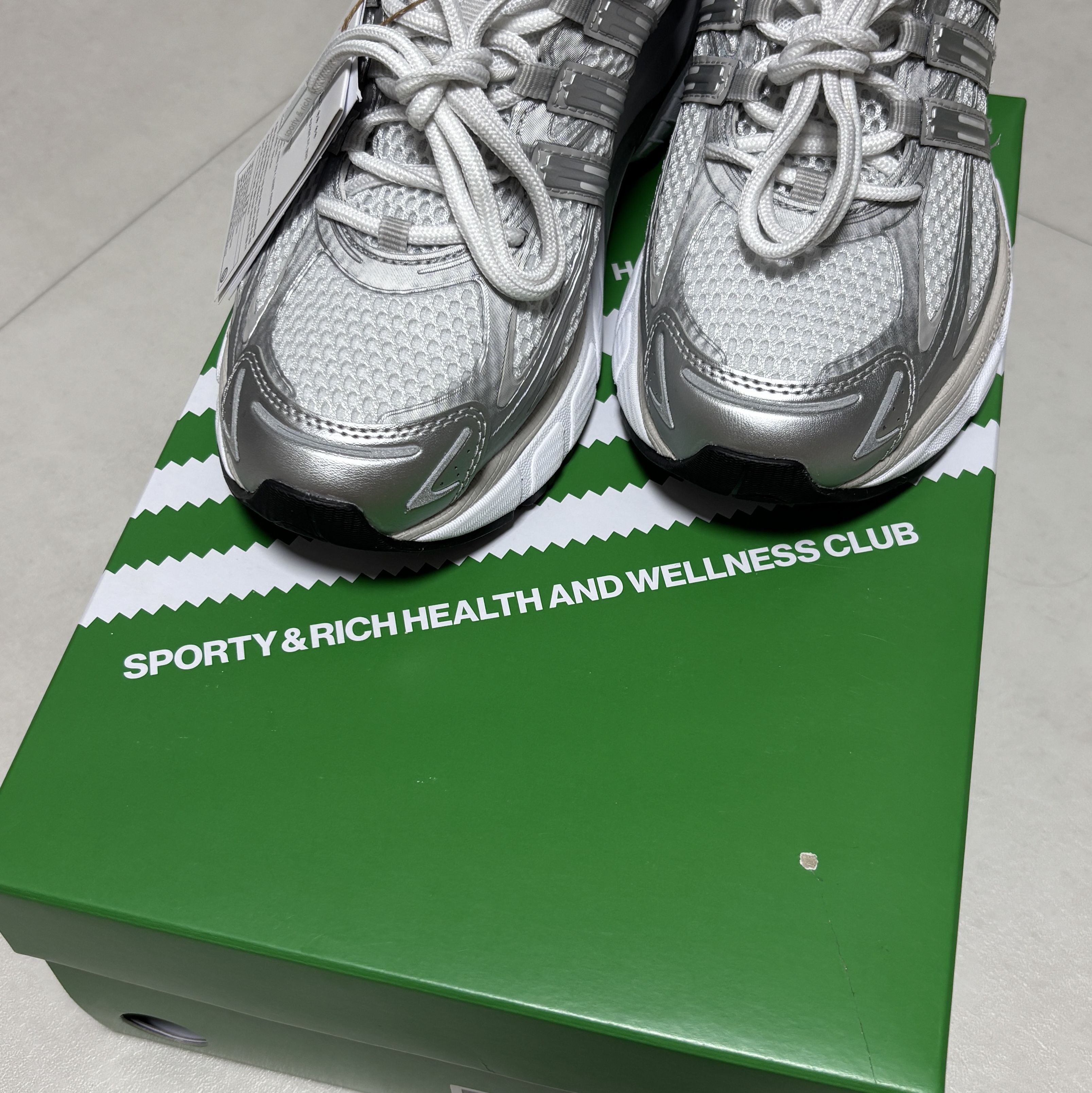 Adidas x Sporty & Rich Adistar Cushion Grey 착용 스타일 - 1