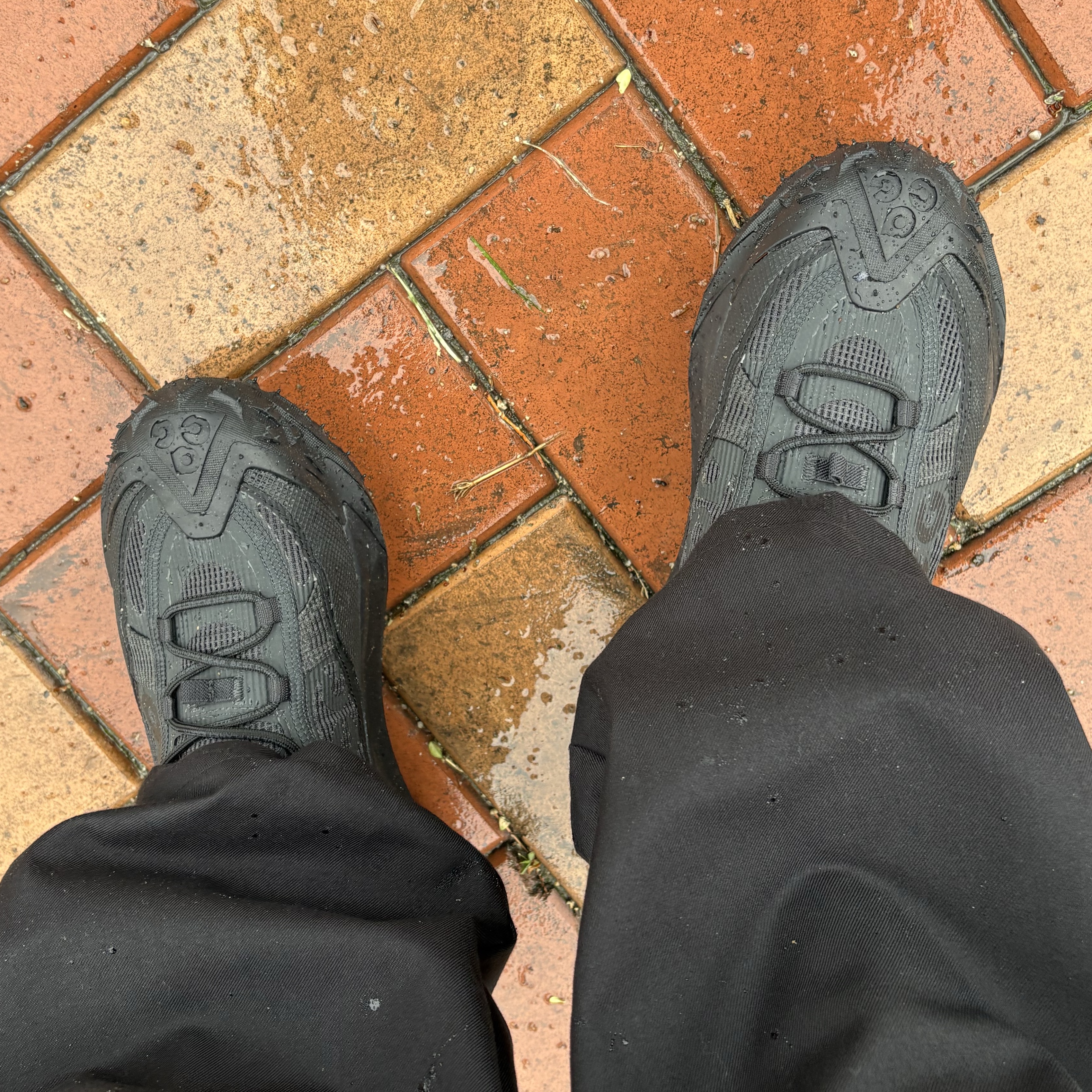 Nike ACG Mountain Fly 2 Low Gore-Tex Black and Dark Smoke Grey 착용 스타일