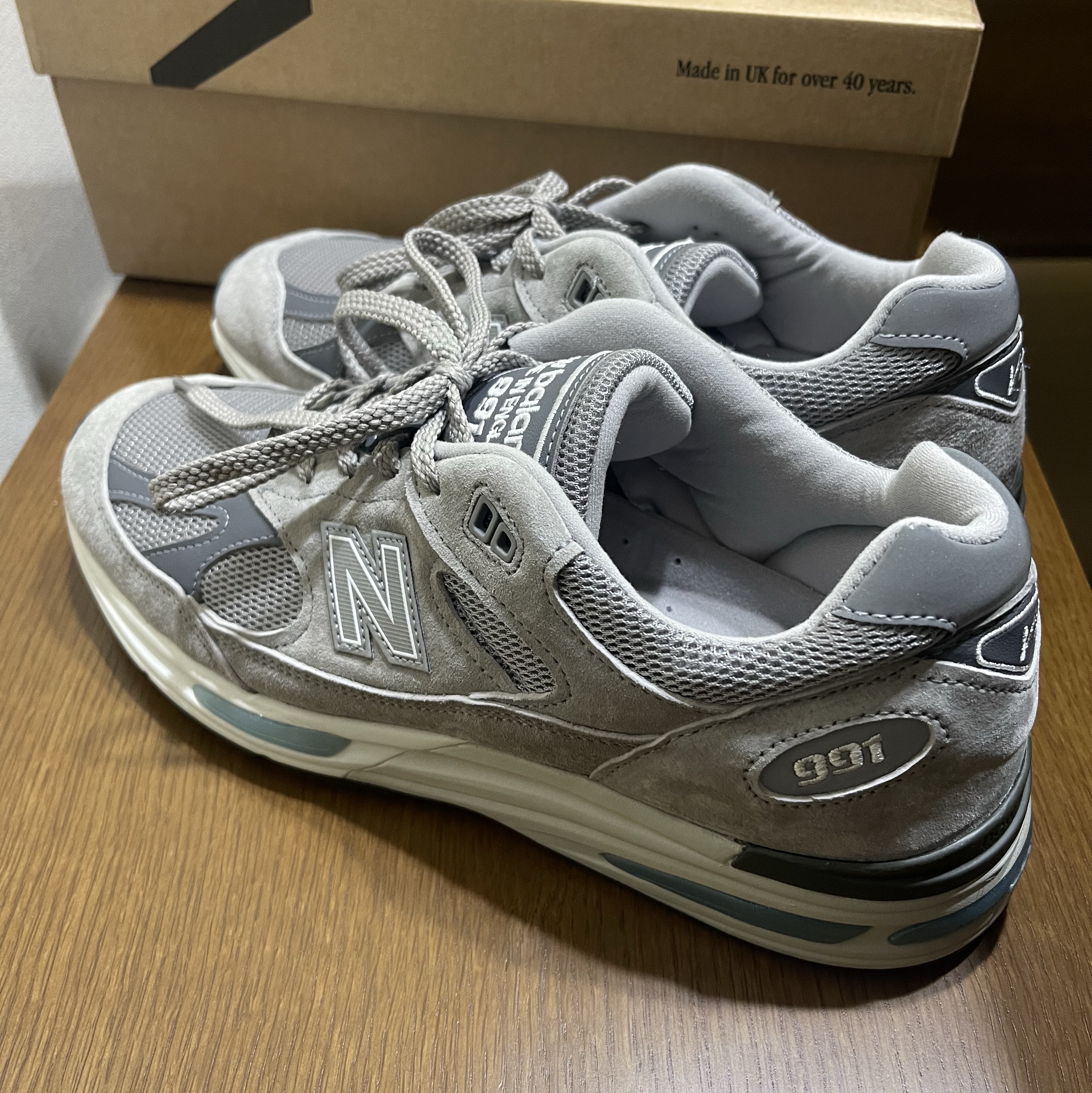 New Balance 991v2 Made in UK Rock Ridge Alloy Silver 착용 스타일 - 2
