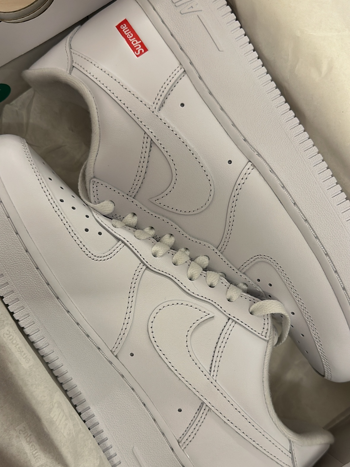 Nike x Supreme Air Force 1 Low White 착용 스타일