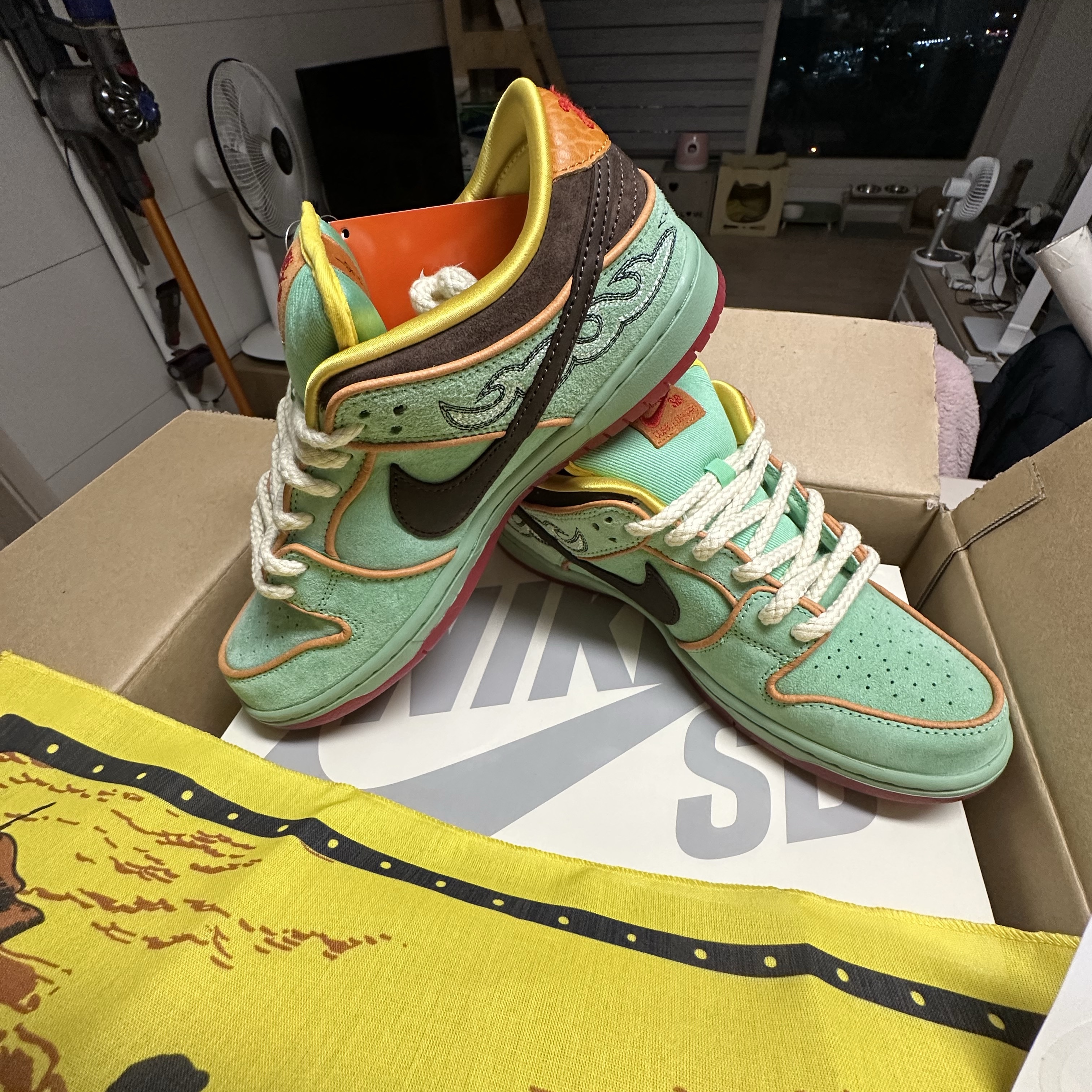 Nike SB Dunk Low Pro Tourmaline 착용 스타일 - 6