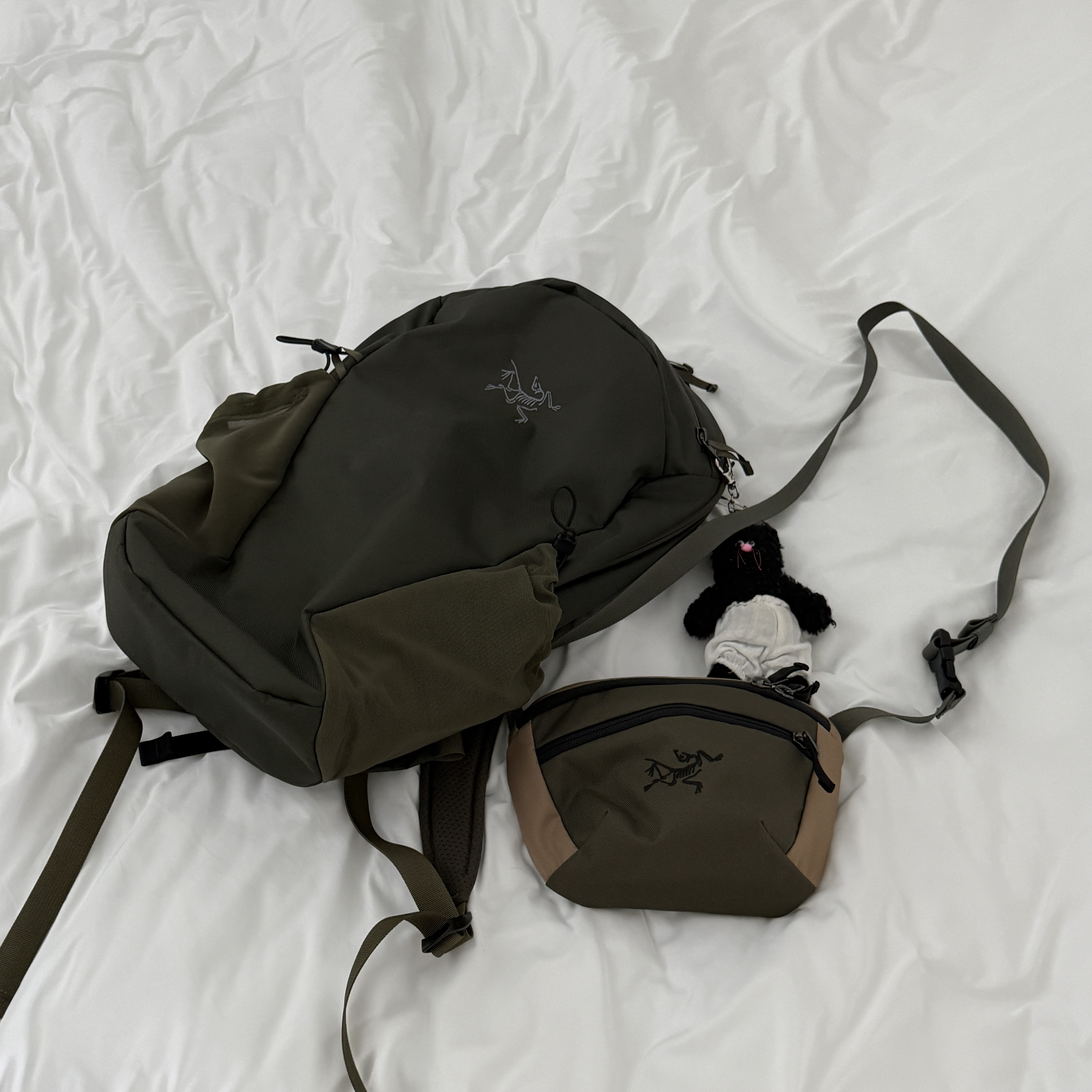 Arc'teryx Mantis 1 Waistpack Tatsu Canvas Black, Arc'teryx Mantis 16 Backpack Tatsu 착용 스타일 - 1