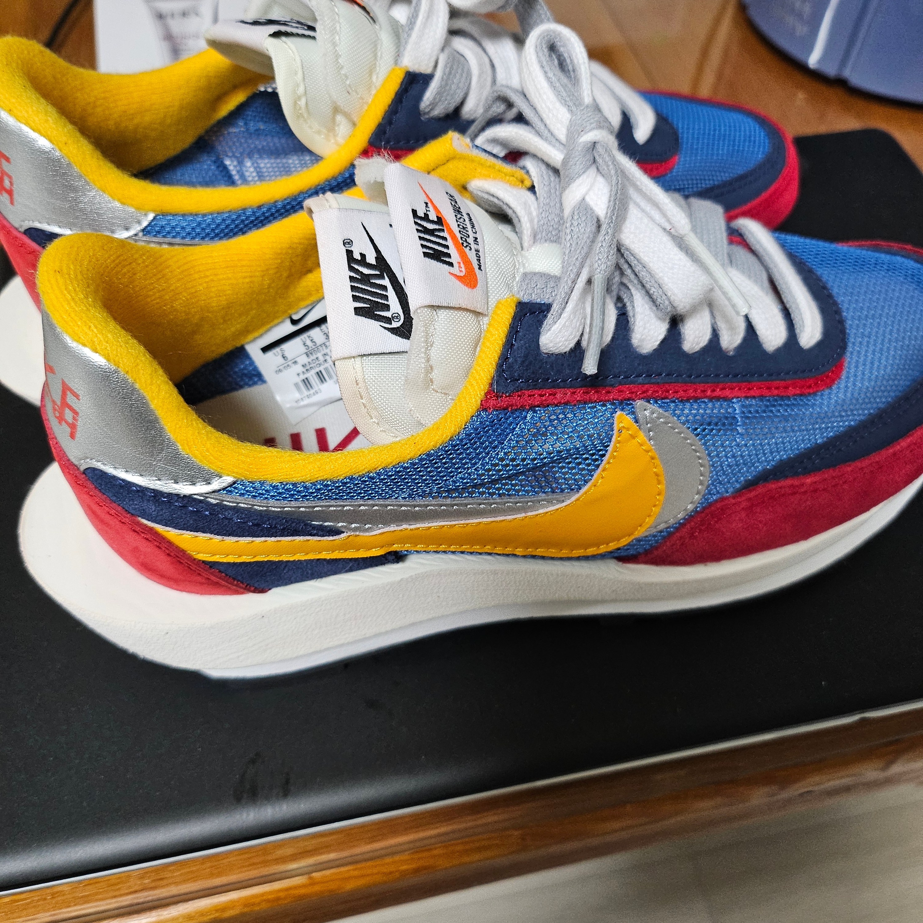 Nike x Sacai LDWaffle Blue Multi 착용 스타일 - 2