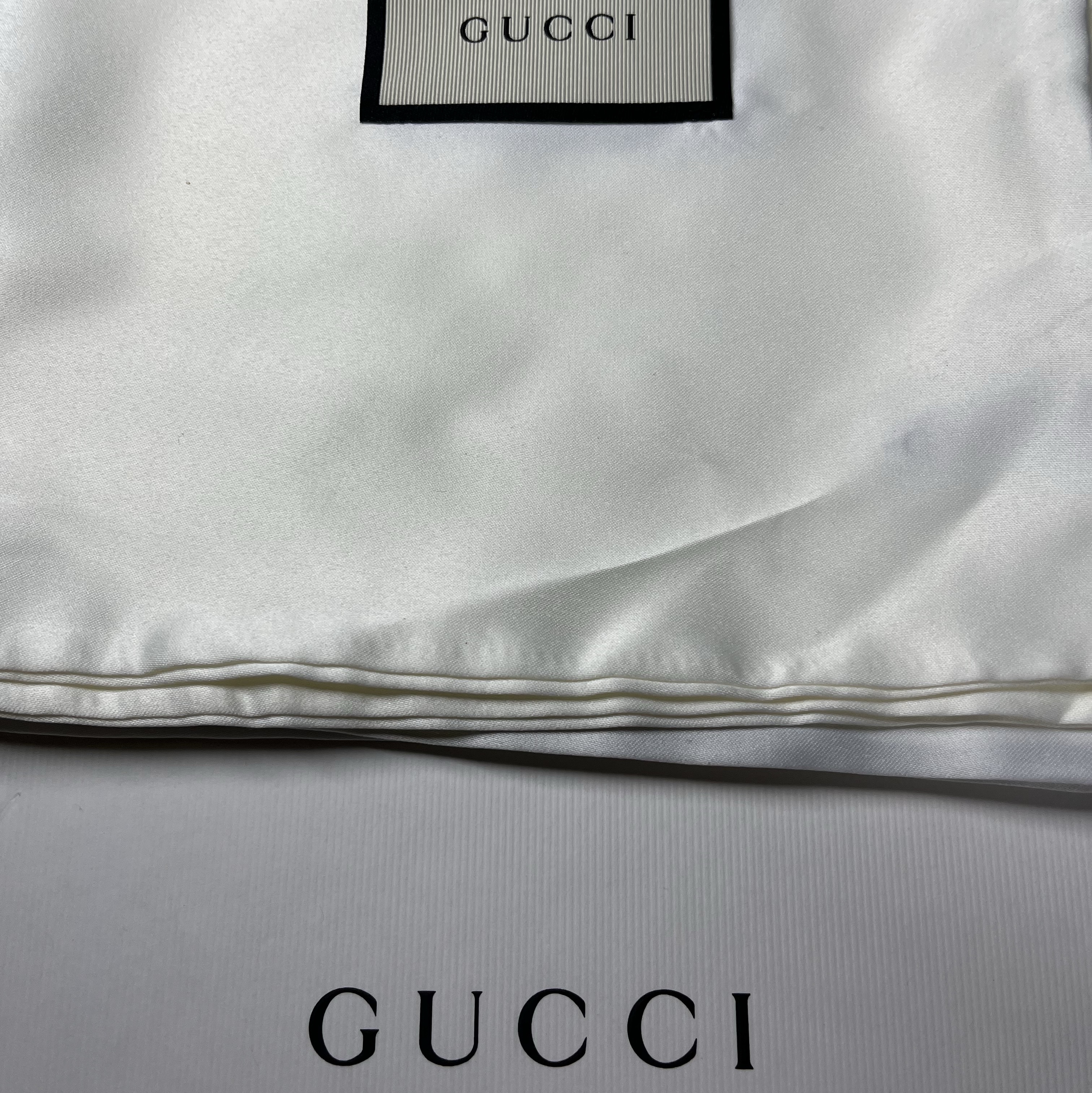 Gucci Ace Embroidered Bee 착용 스타일 - 1