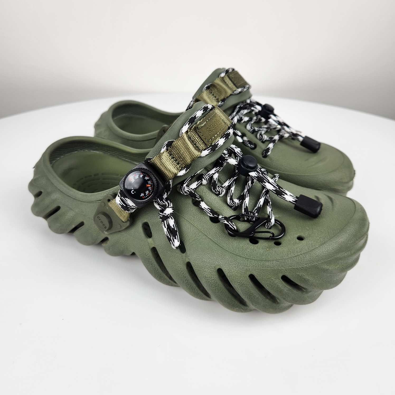 Crocs Echo Clog Army Green 착용 스타일 - 3