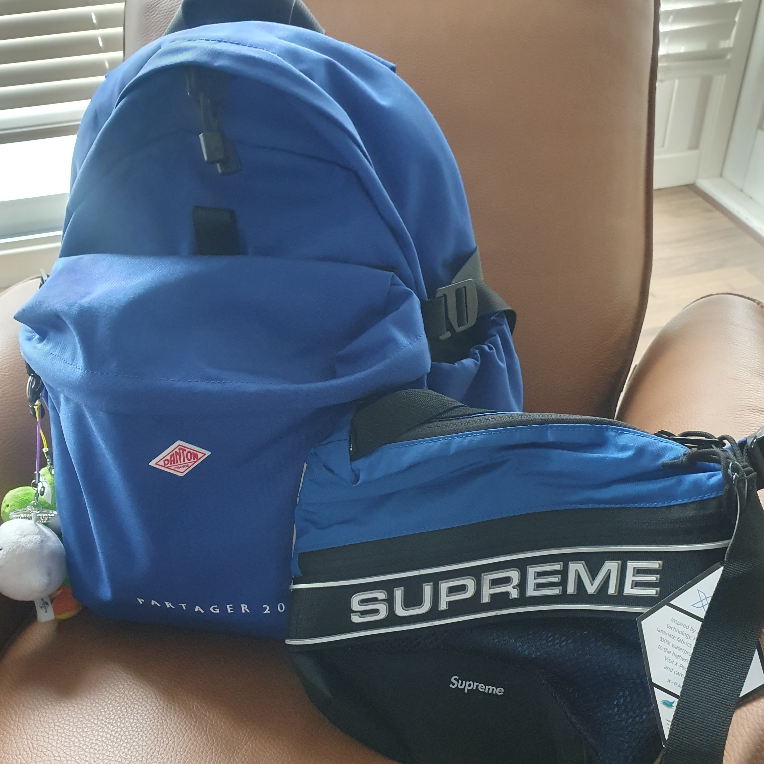 Supreme Shoulder Bag Blue - 23FW 착용 스타일