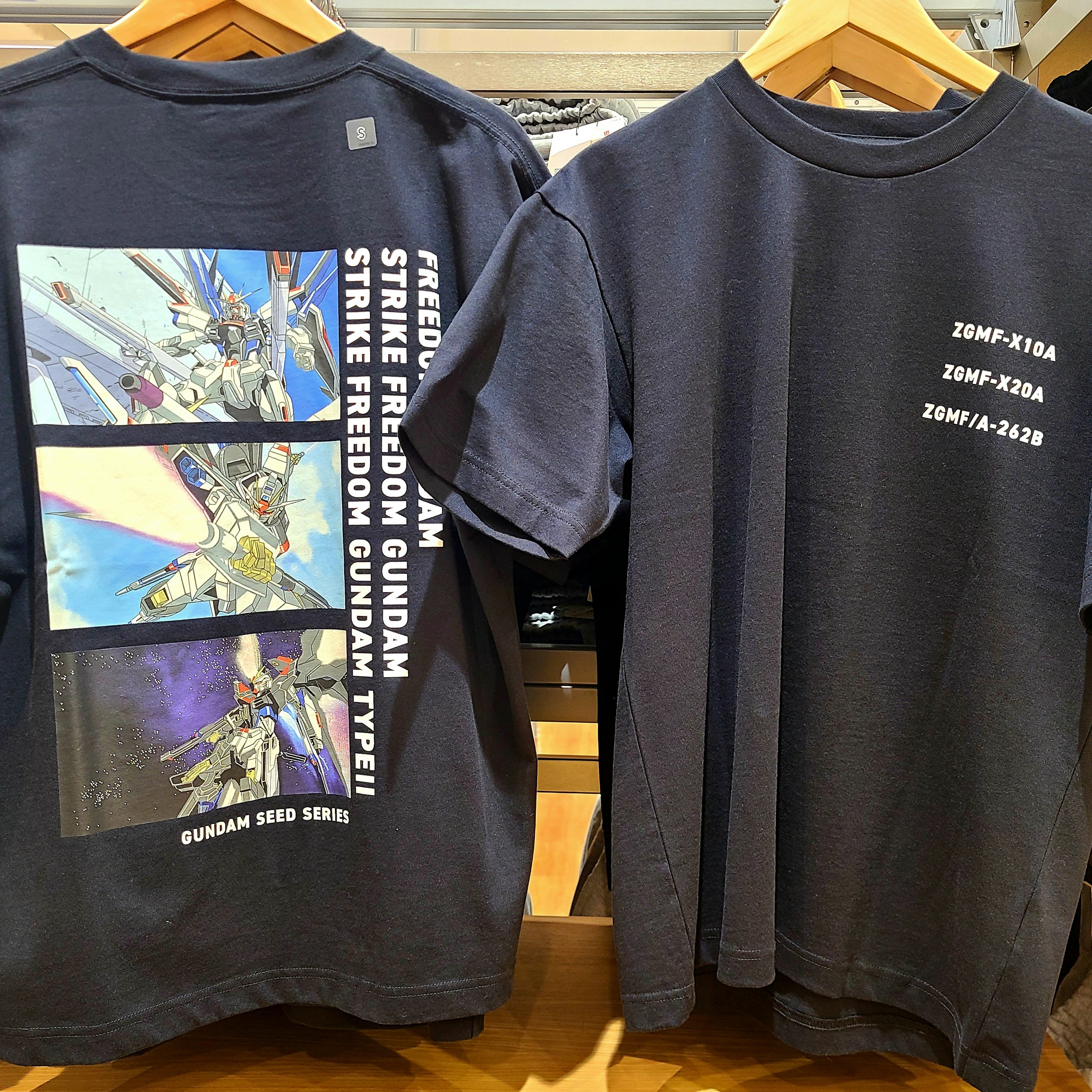 Uniqlo UT x Gundam Graphic T-Shirt C Black - KR, Uniqlo UT x Gundam Graphic T-Shirt B Black - KR 착용 스타일 - 5