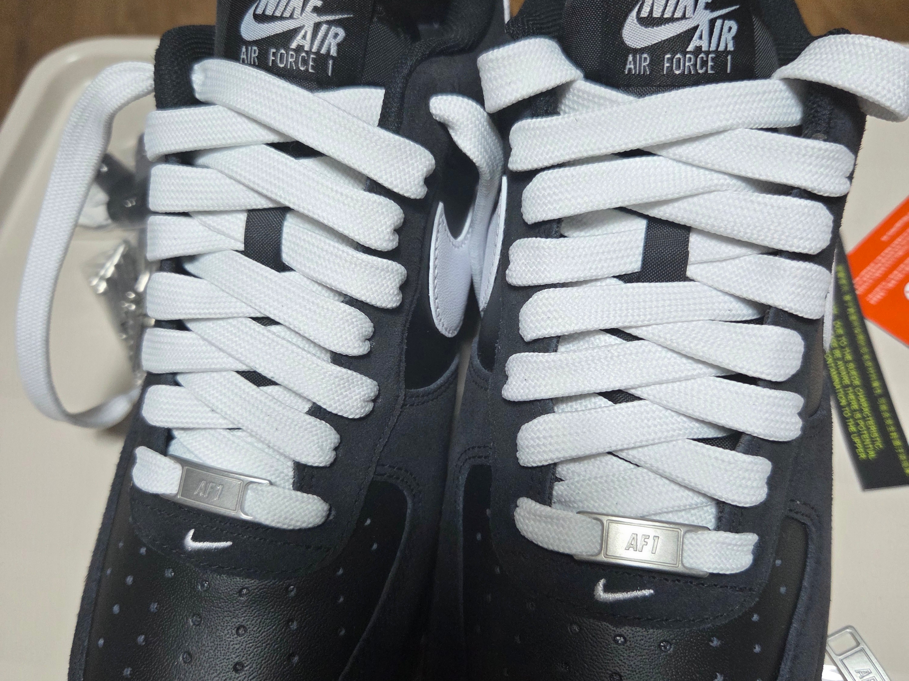 Nike Air Force 1 '07 LV8 Black Gum Light Brown 착용 스타일 - 1
