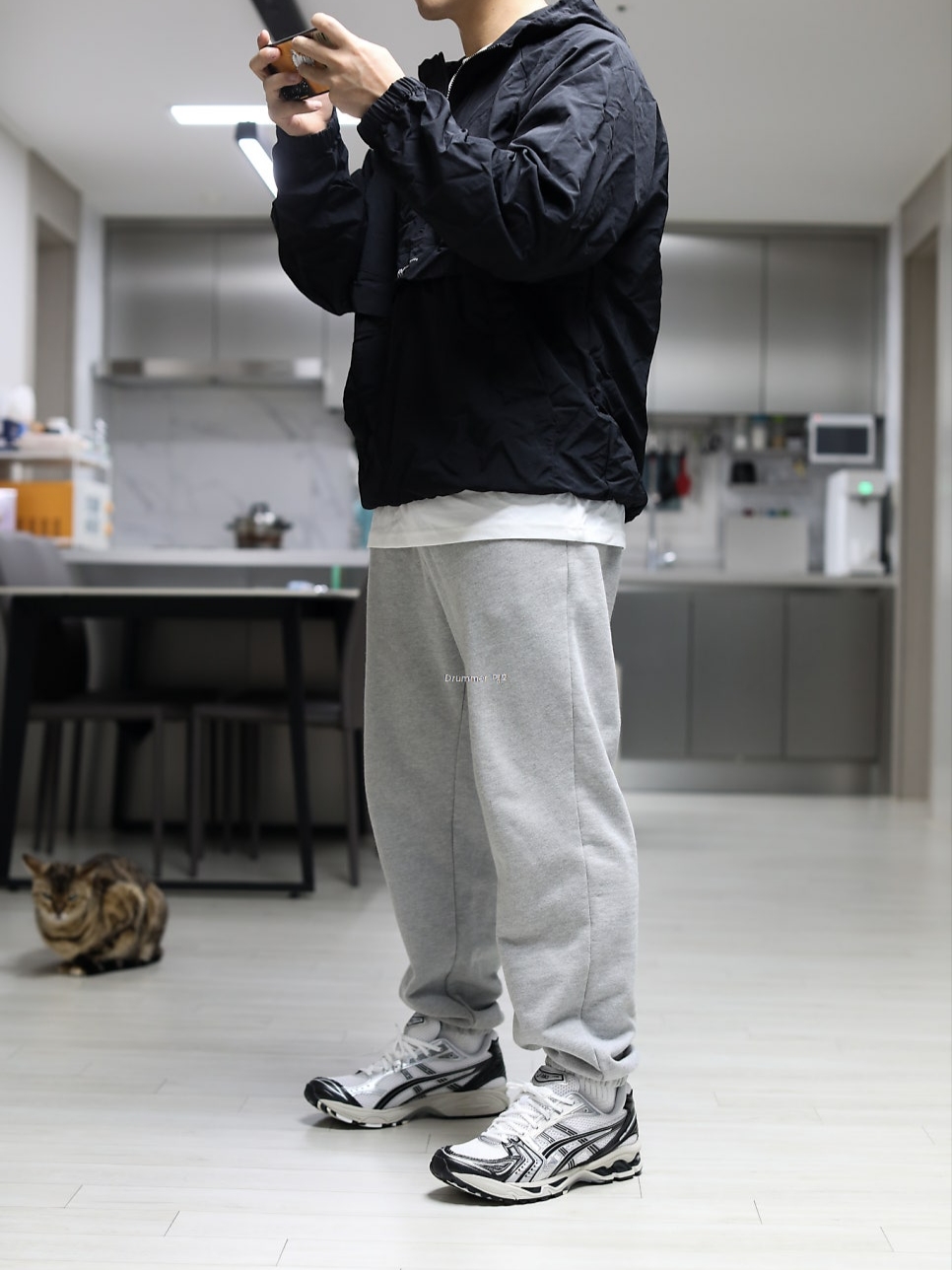 Asics Gel-Kayano 14 White Black 착용 스타일 - 1