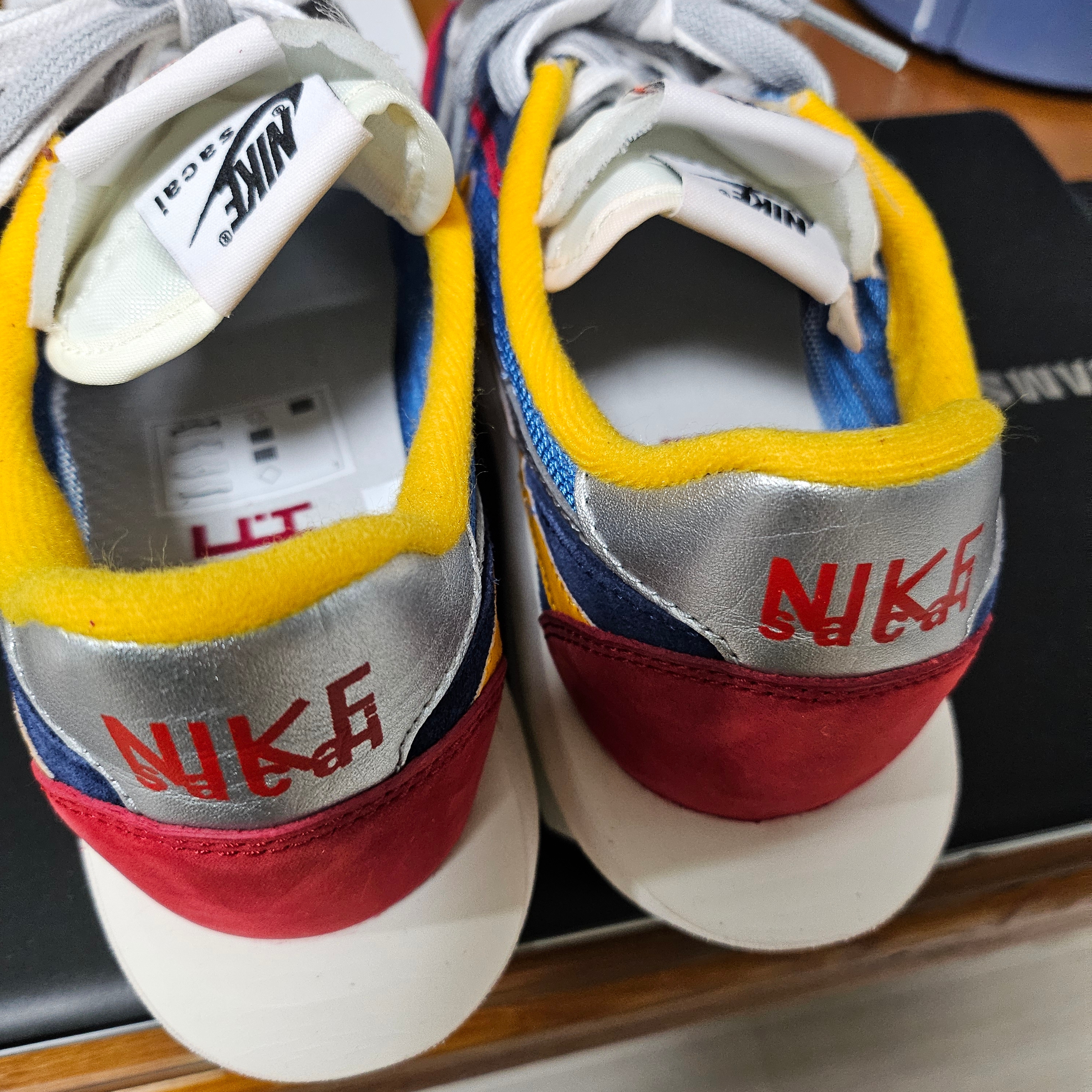 Nike x Sacai LDWaffle Blue Multi 착용 스타일 - 1