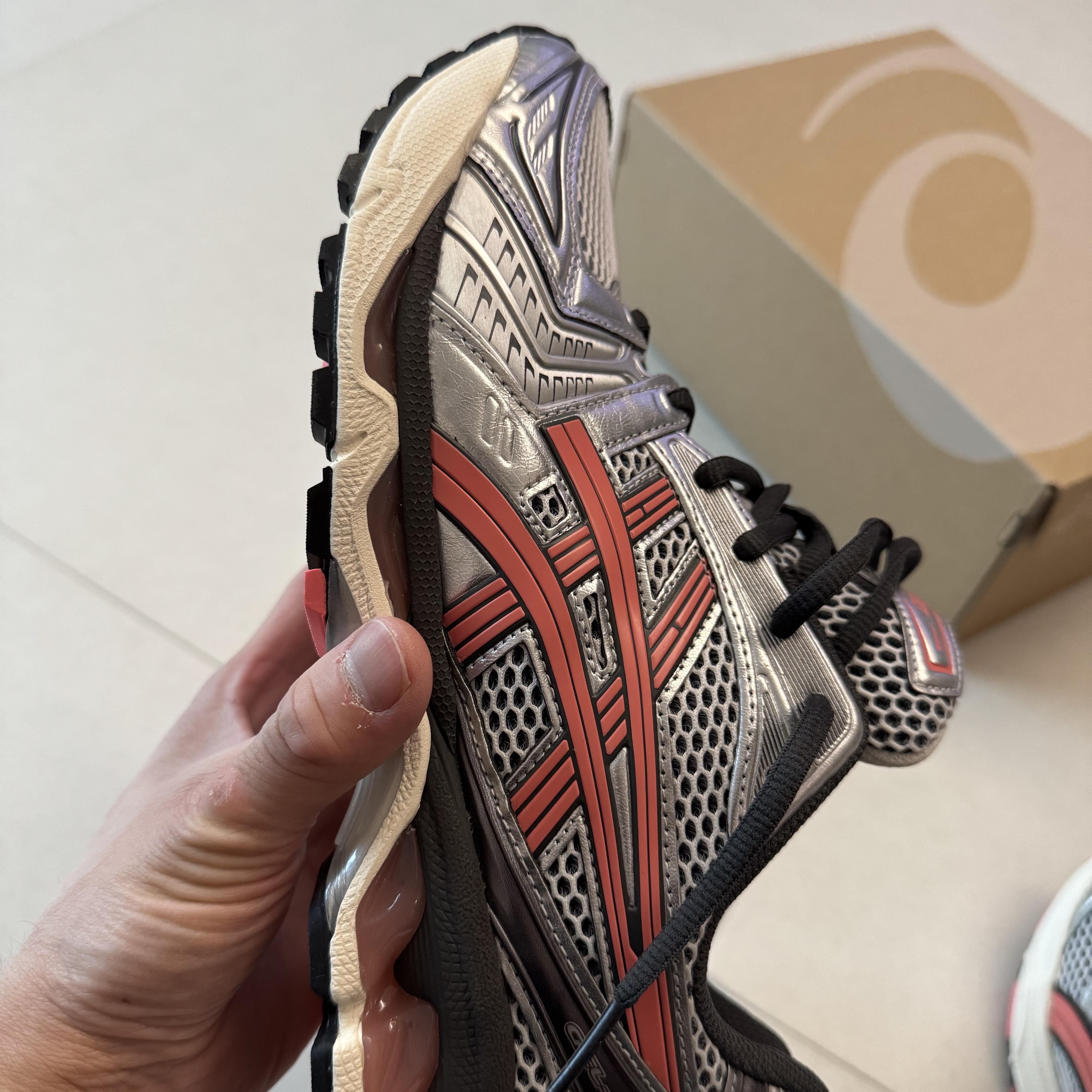 Asics Gel-Kayano 14 White Papaya 착용 스타일 - 3