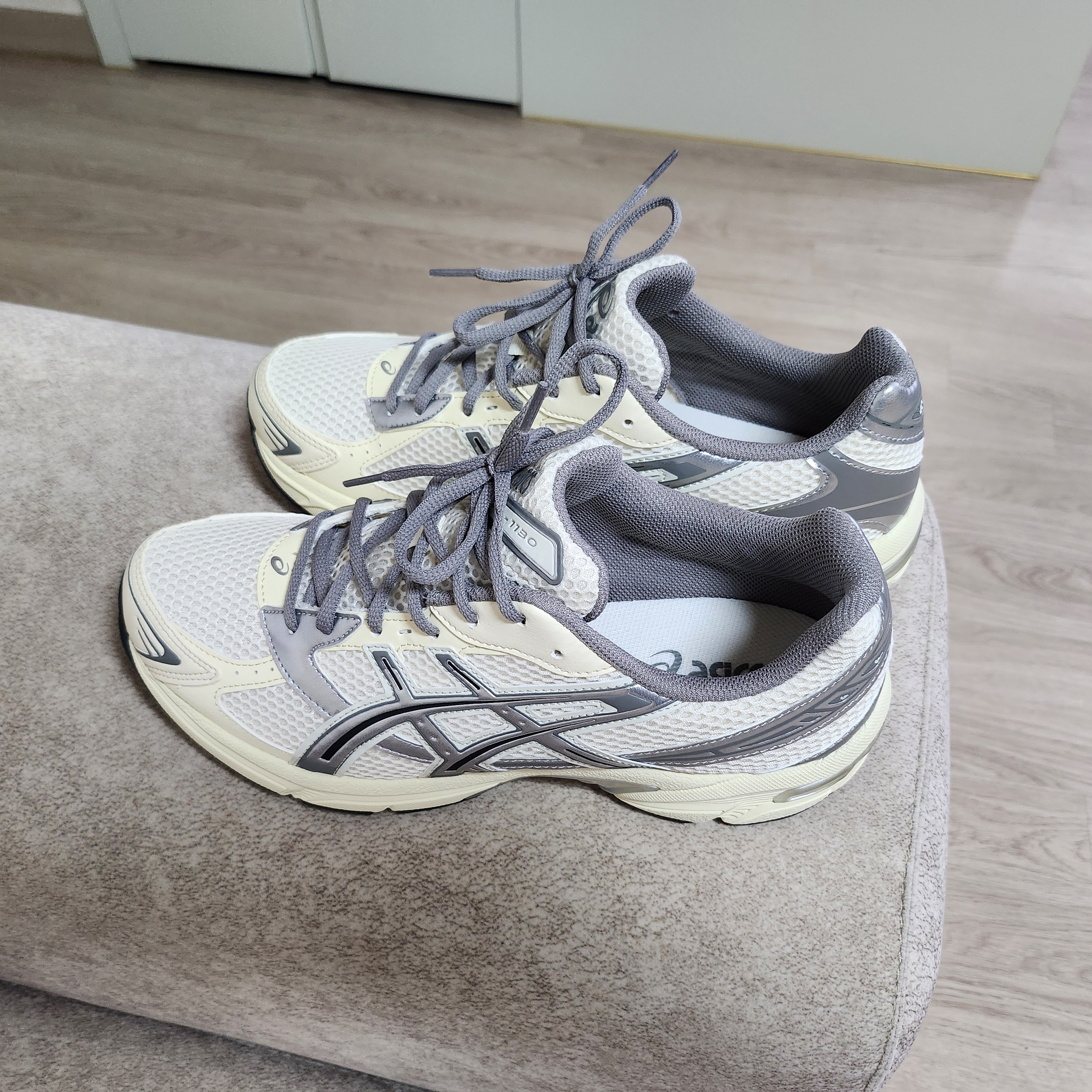 (W) Asics Gel-1130 Cream Clay Grey 착용 스타일 - 2