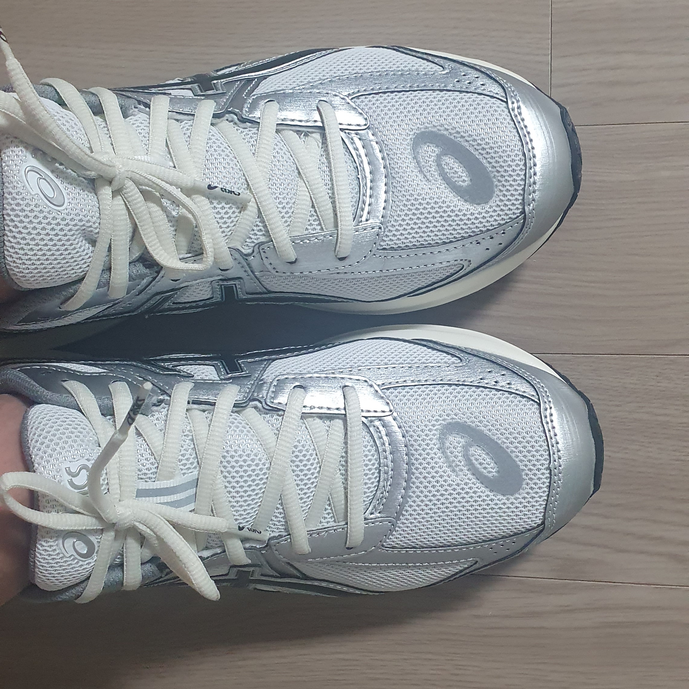 Asics Jog 100 S White Black - 2E Wide 착용 스타일