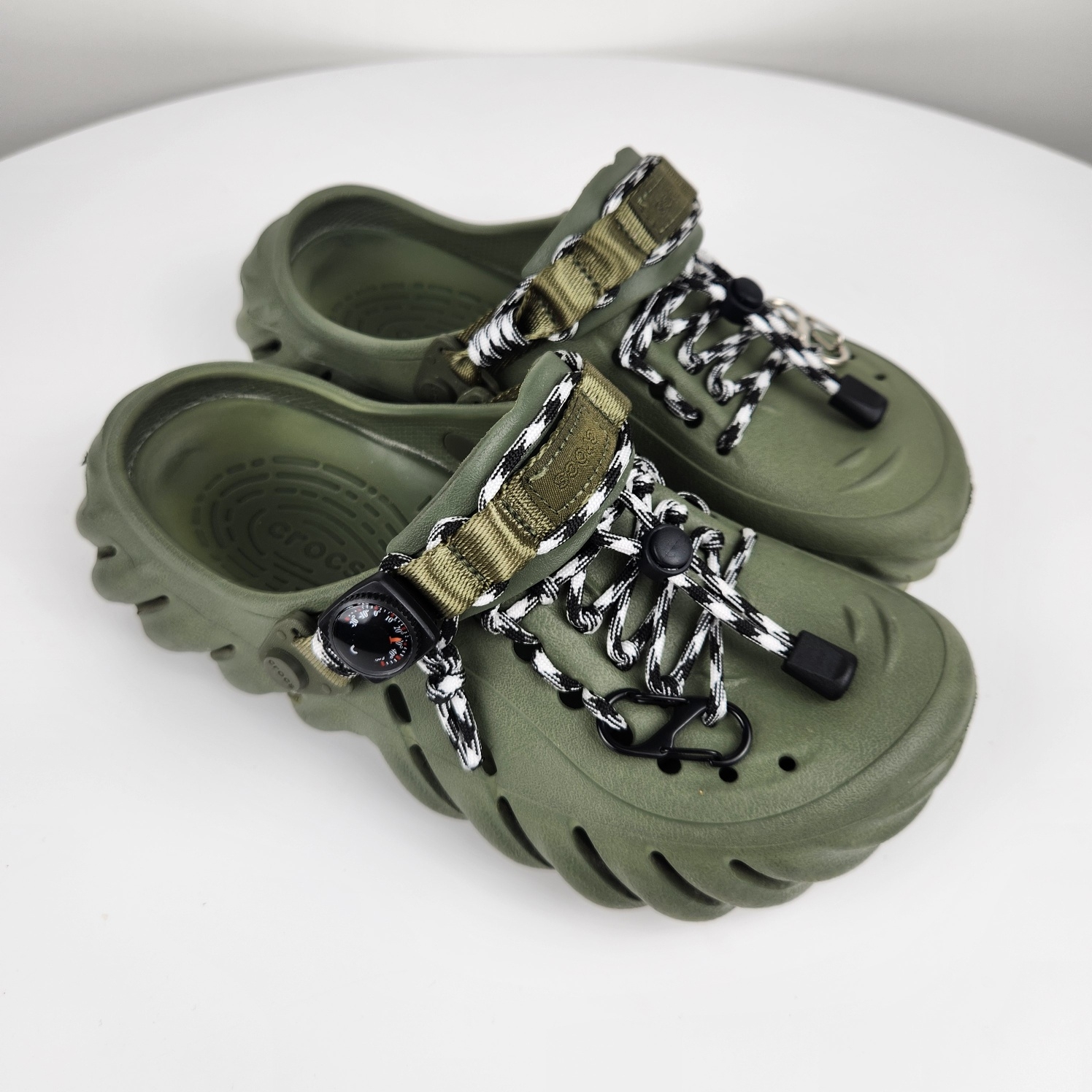 Crocs Echo Clog Army Green 착용 스타일 - 5