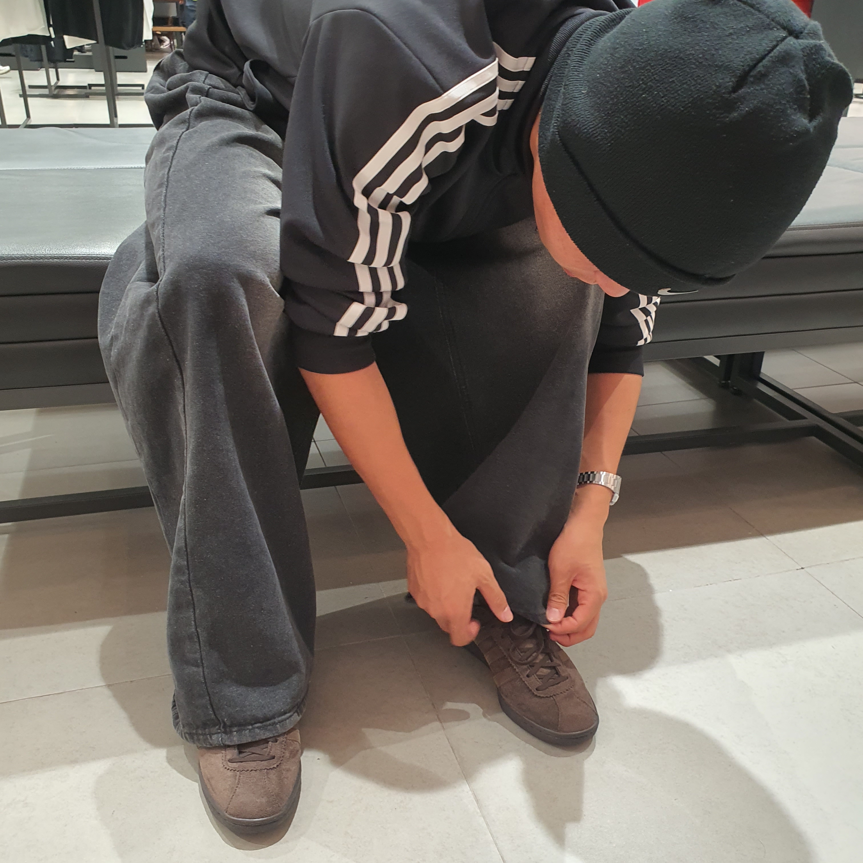 Adidas Tobacco Gruen Dark Brown 착용 스타일