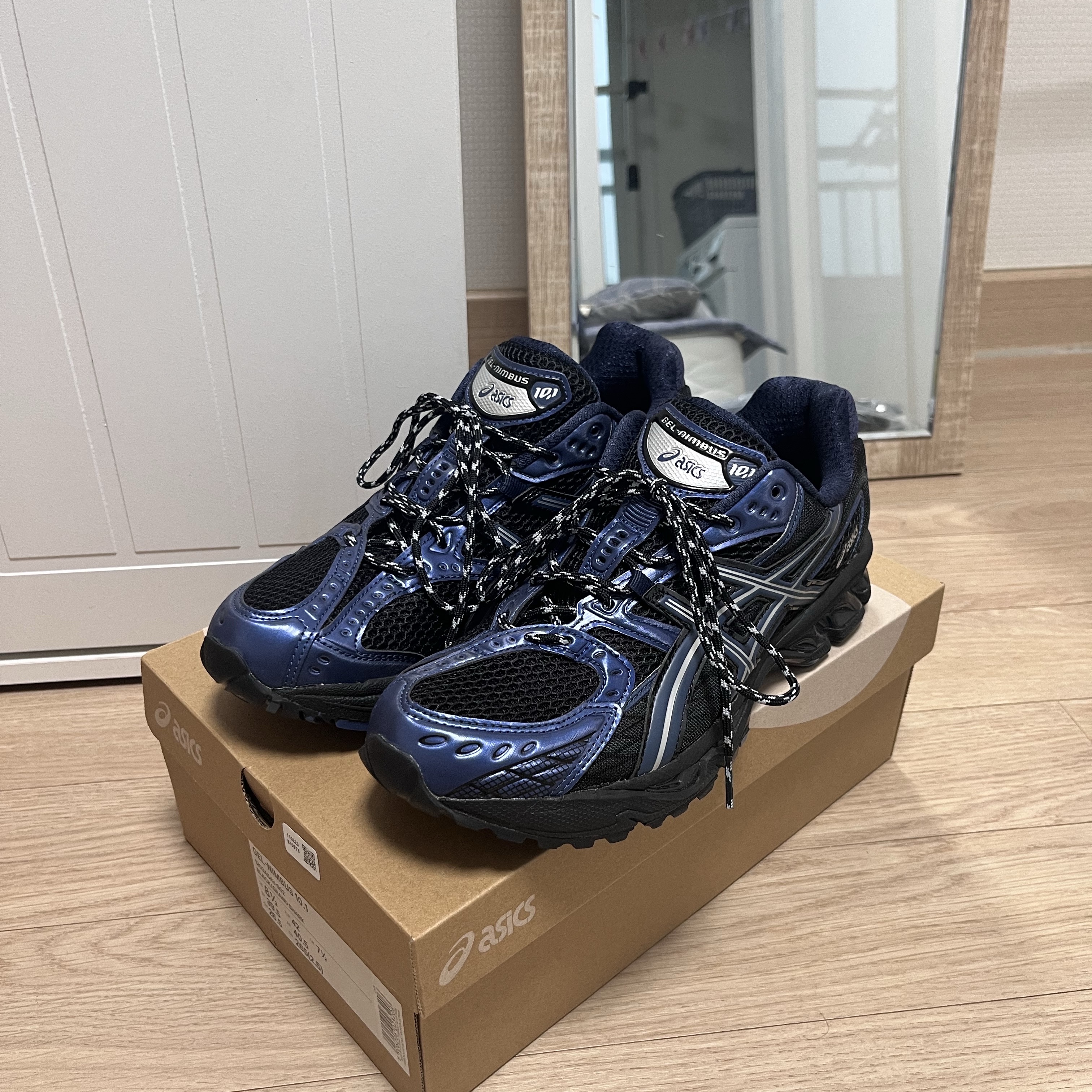 Asics Gel-Nimbus 10.1 Black Grand Shark 착용 스타일 - 2