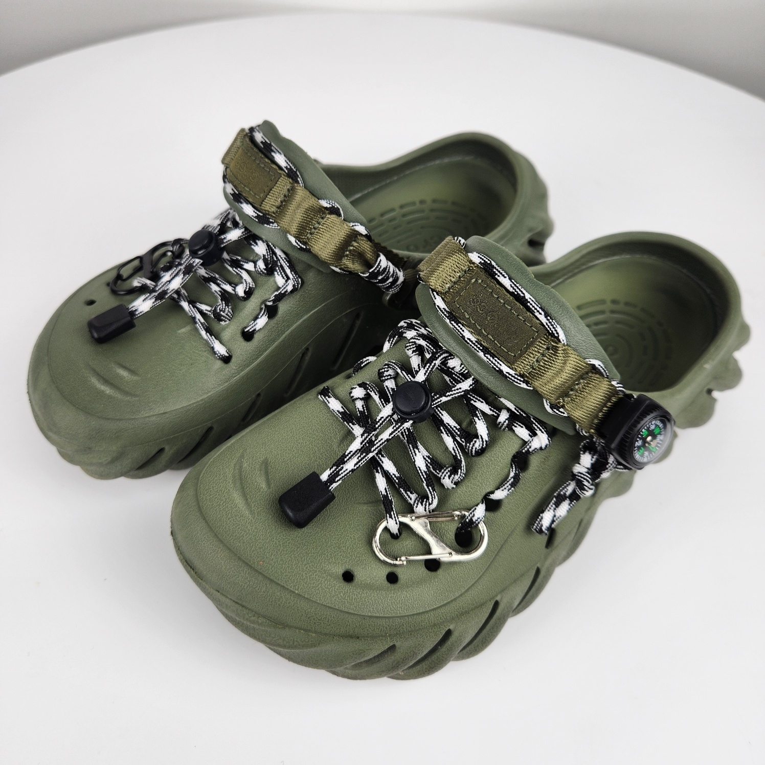 Crocs Echo Clog Army Green 착용 스타일 - 4