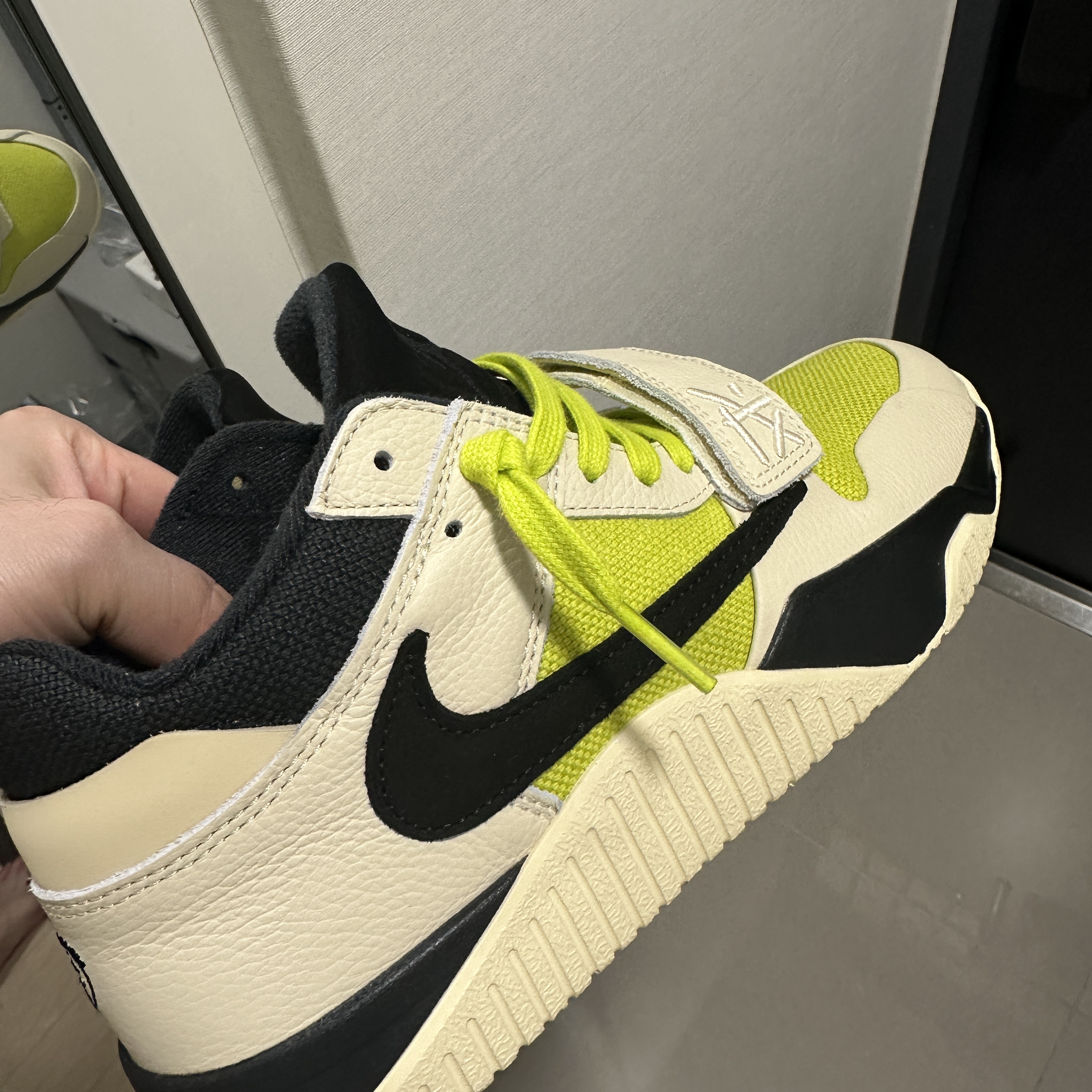 Jordan x Travis Scott Jumpman Jack TR Bright Cactus 착용 스타일 - 1