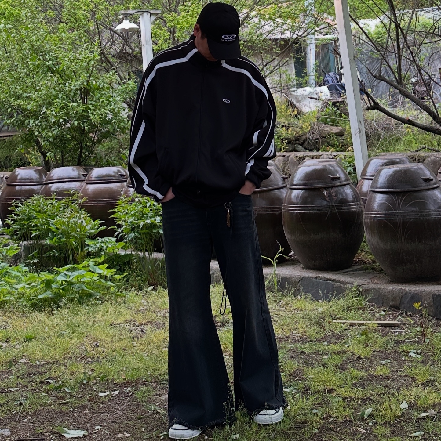 Maison Mihara Yasuhiro Peterson OG Sole Canvas Bandana Low-top Sneakers Black 착용 스타일