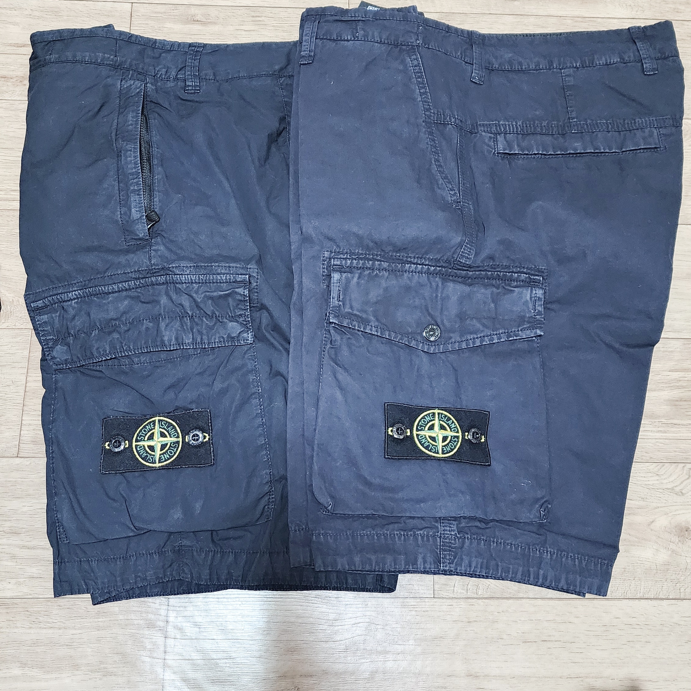 Stone Island L07WA T.CO+OLD Bermuda Shorts Navy Blue - 21SS, Stone Island L100007 Nylon Metal in Econyl Comfort Fit Cargo Bermuda Shorts with Elasticated Waistband Black - 25SS 착용 스타일