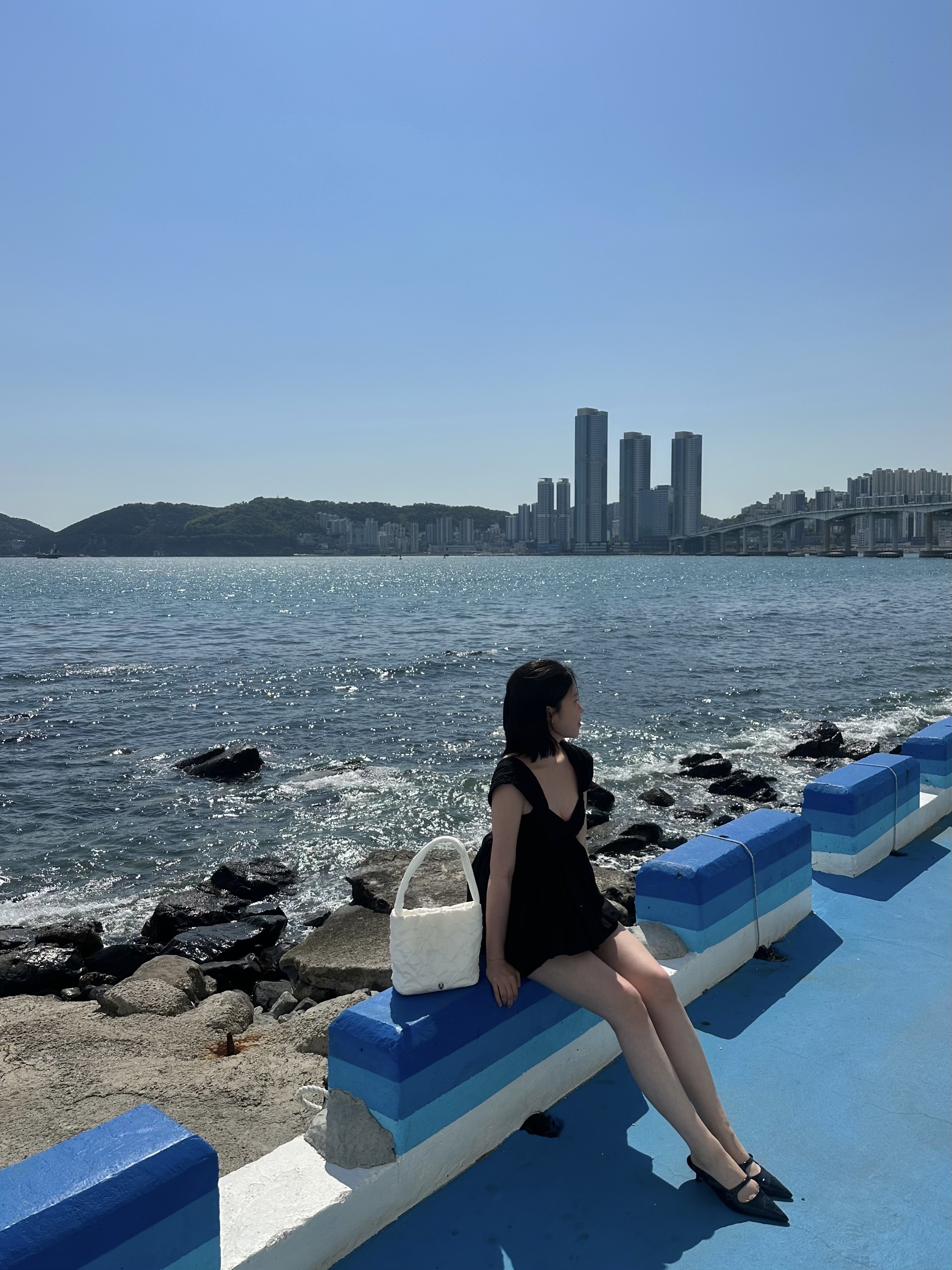 (W) Bohemian Seoul Basic Folded Biker Shorts Black 착용 스타일 - 1