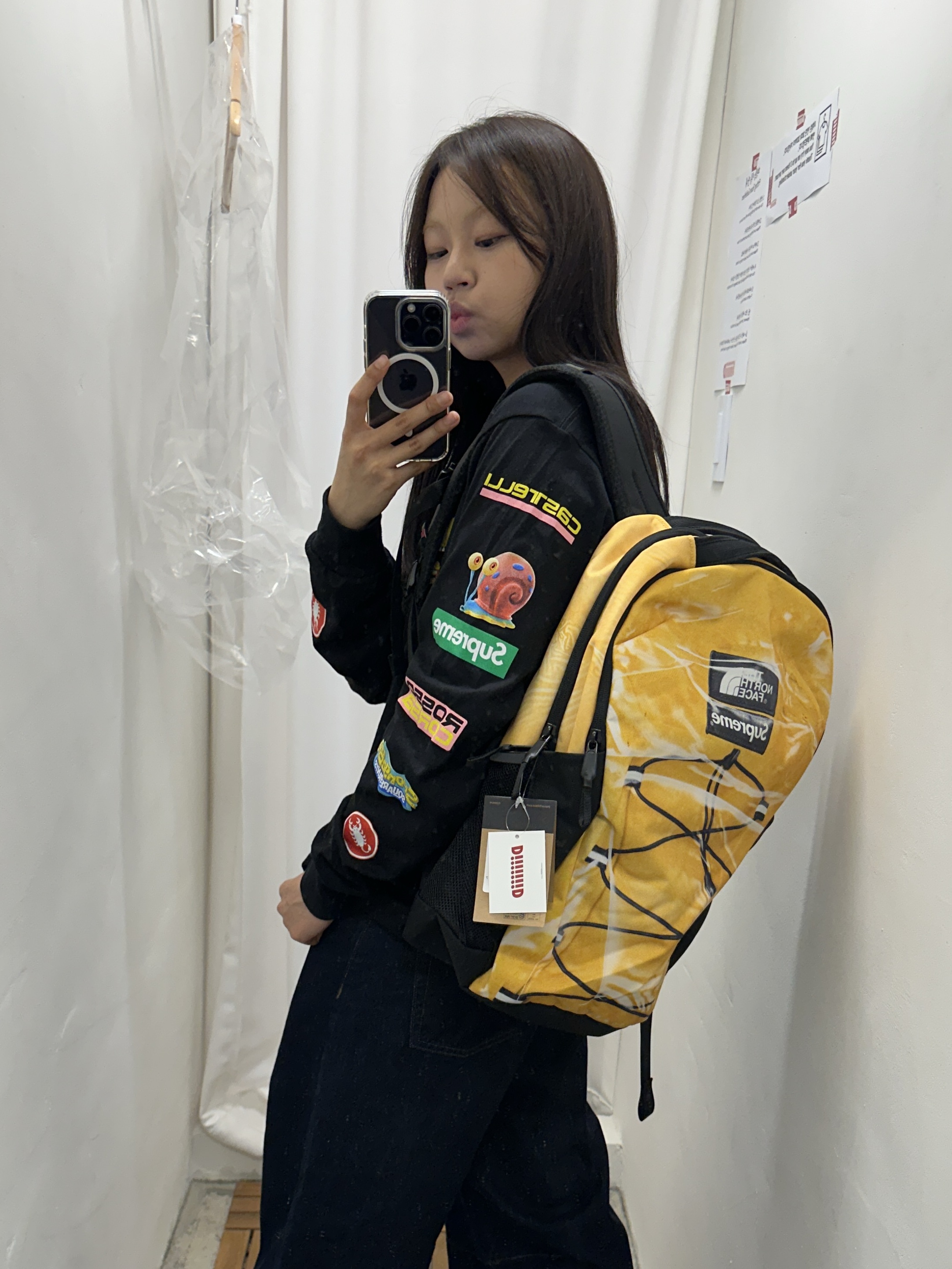 Supreme x SpongeBob SquarePants Castelli Racing L/S T-Shirt White - 25SS, Supreme x The North Face Trompe L'oeil Printed Borealis Backpack Yellow - 23SS 착용 스타일 - 3