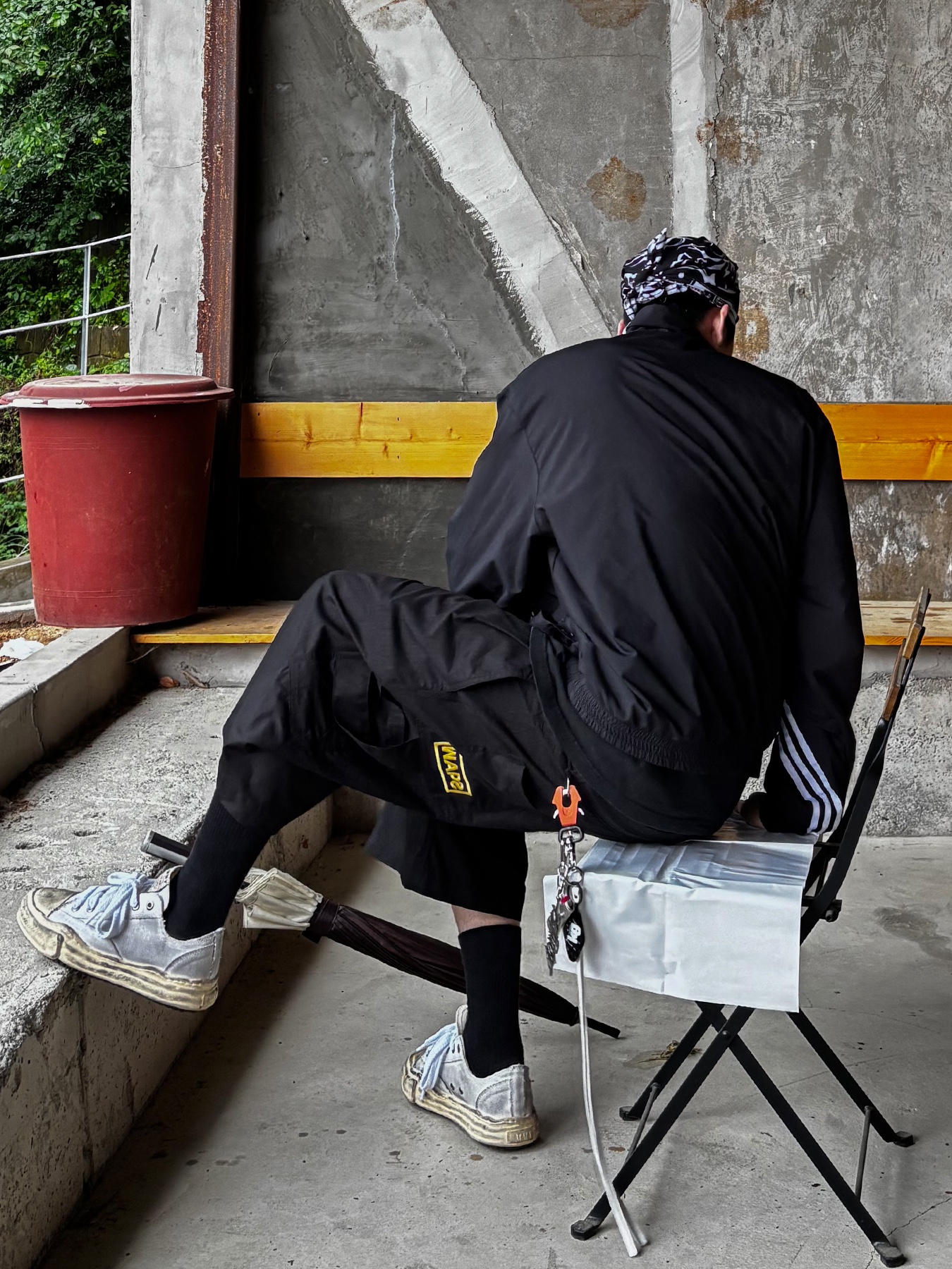 NOMANUAL NM Emblem Bandana Black, (W) Adidas Adilenium Season 2 Oversized Zip Track Top Gender Neutral Black - KR Sizing 착용 스타일 - 3